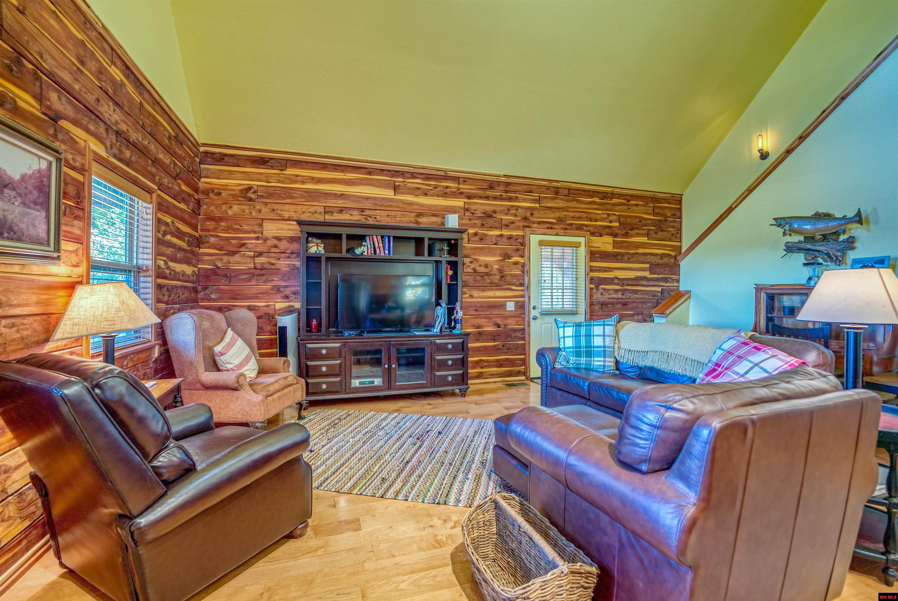 232 CROWN COURT Norfork, AR