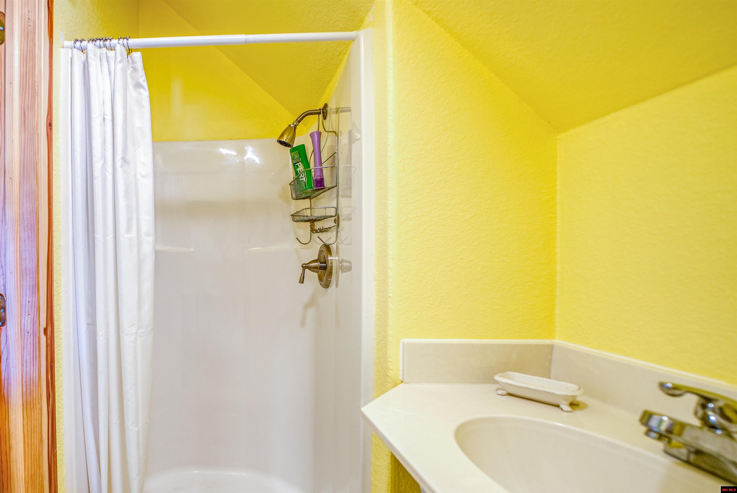 232 CROWN COURT Norfork, AR