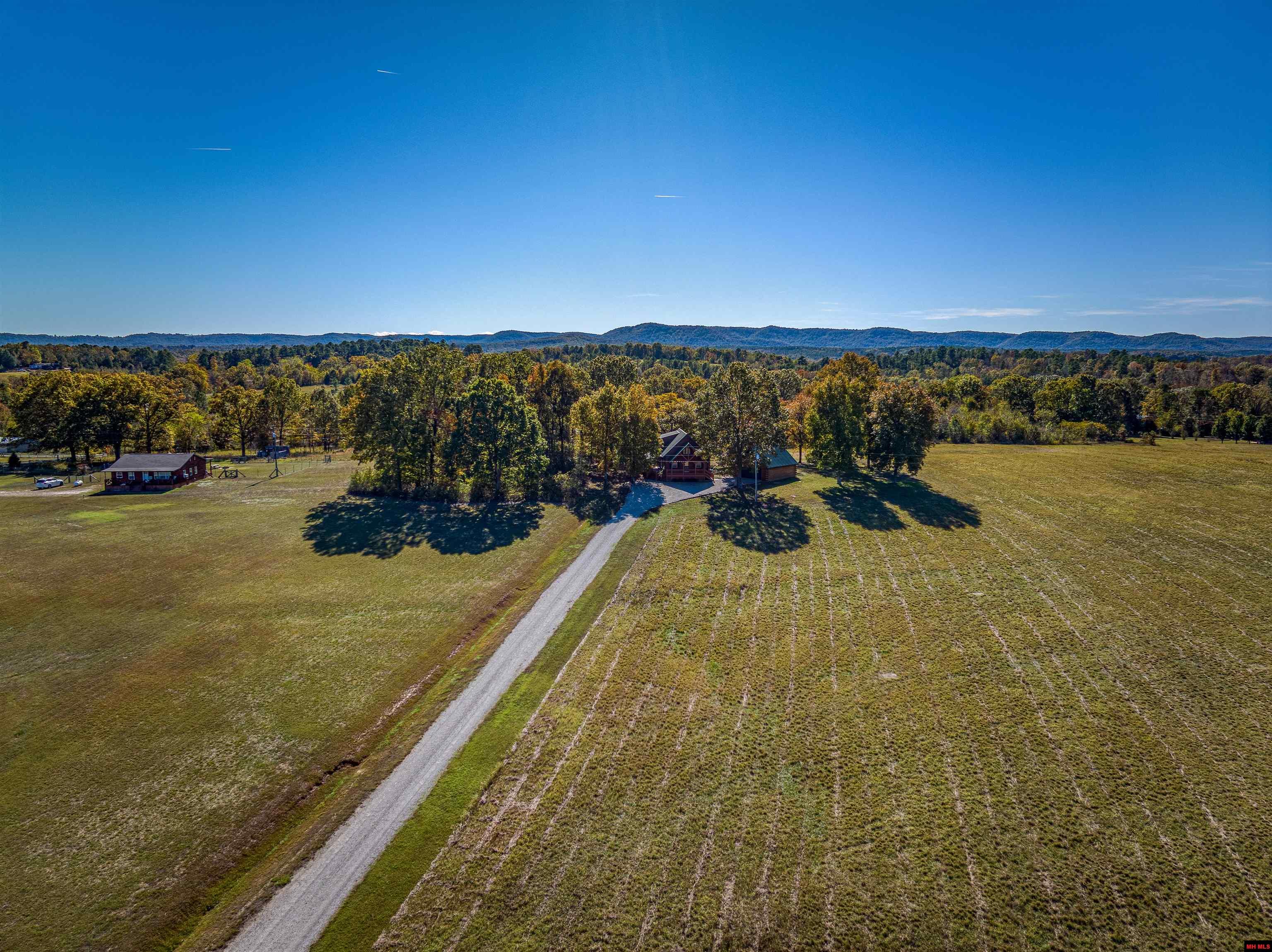 232 CROWN COURT Norfork, AR