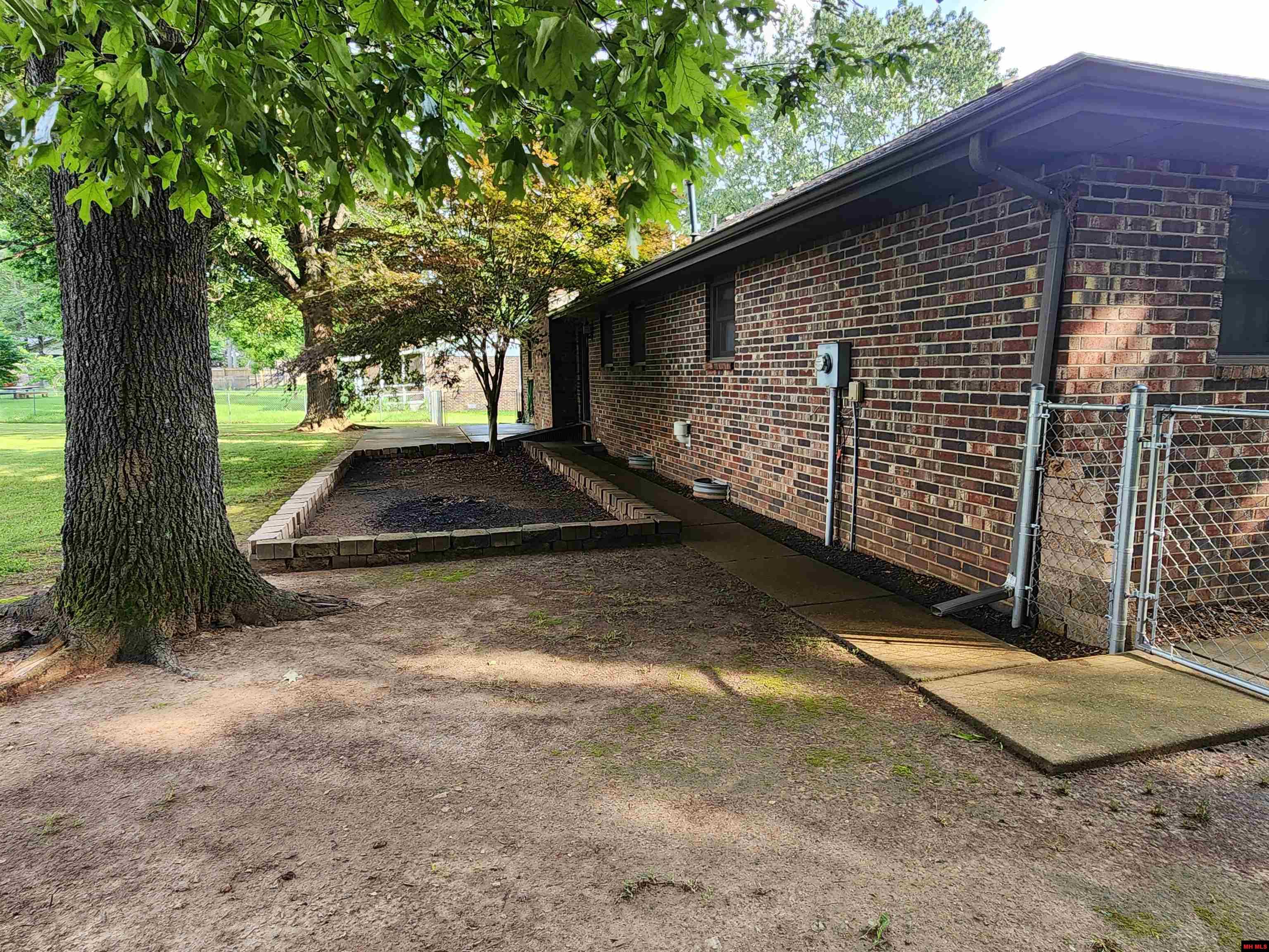 1805 Van Buren Avenue