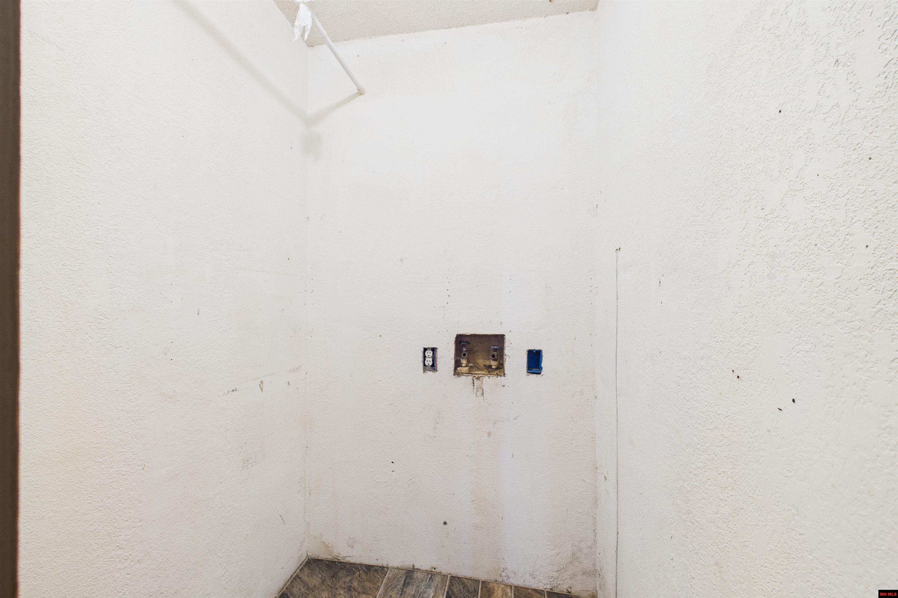 7831 Hwy 62/412 West