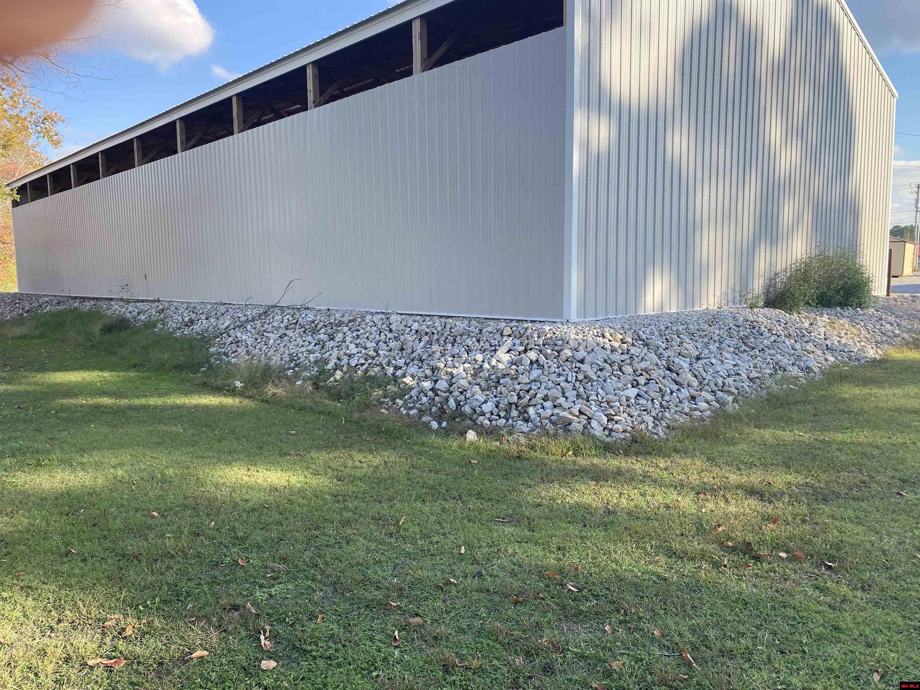 7075 E HWY 62 Gassville, AR