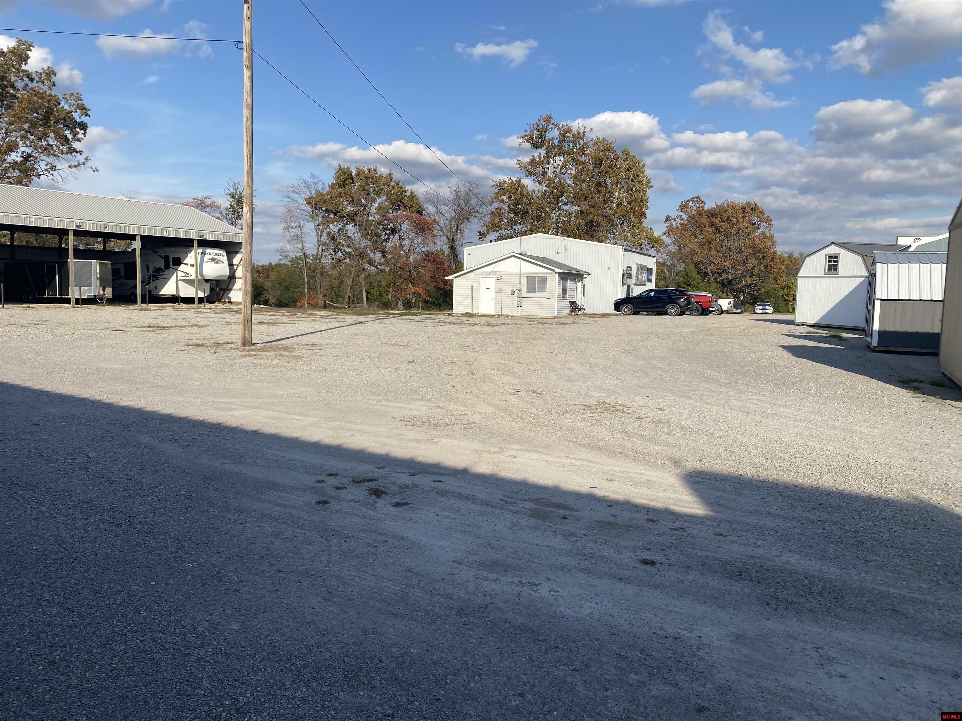 7075 E HWY 62 Gassville, AR