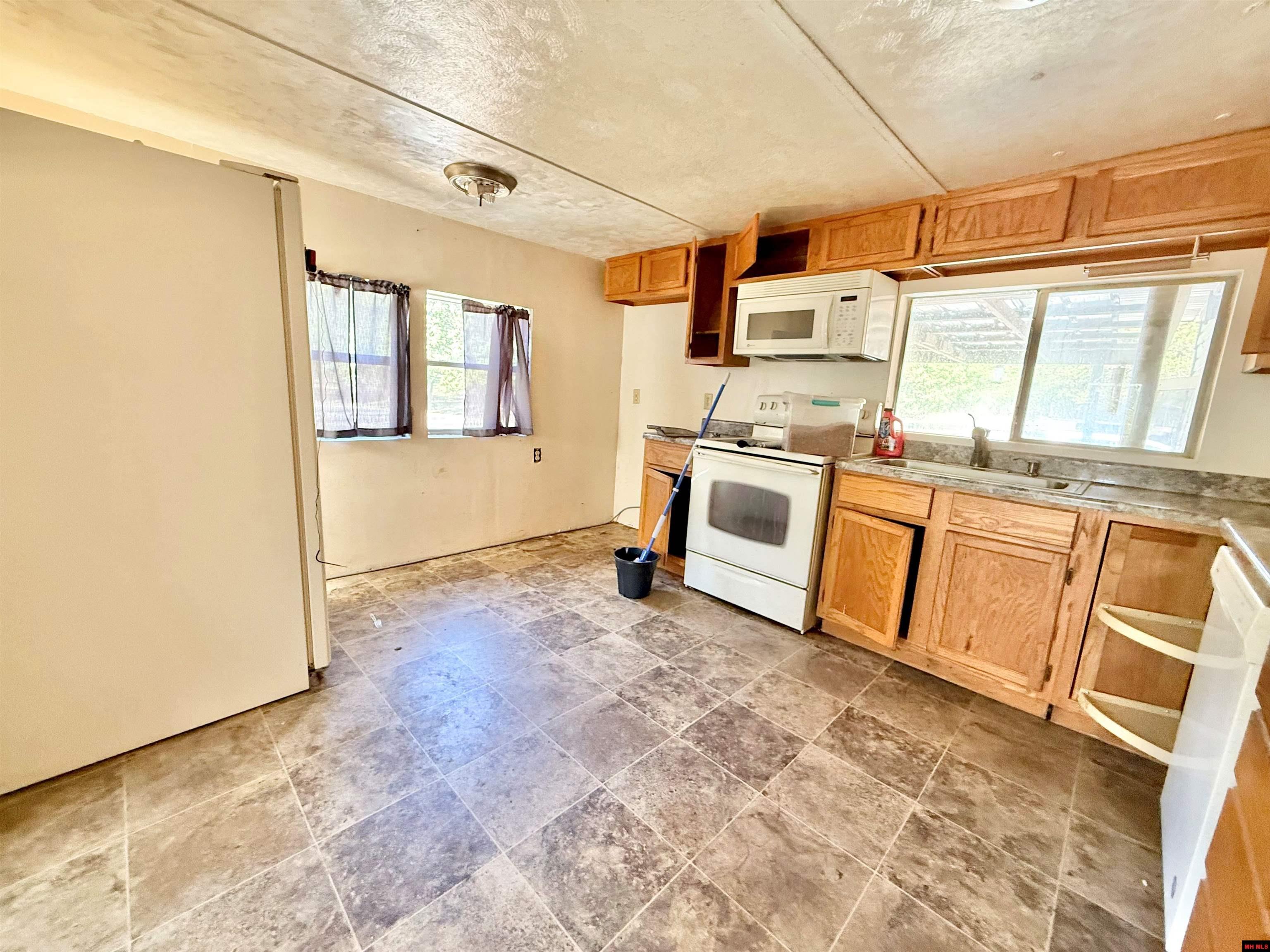 322 SURREY DRIVE Lakeview, AR