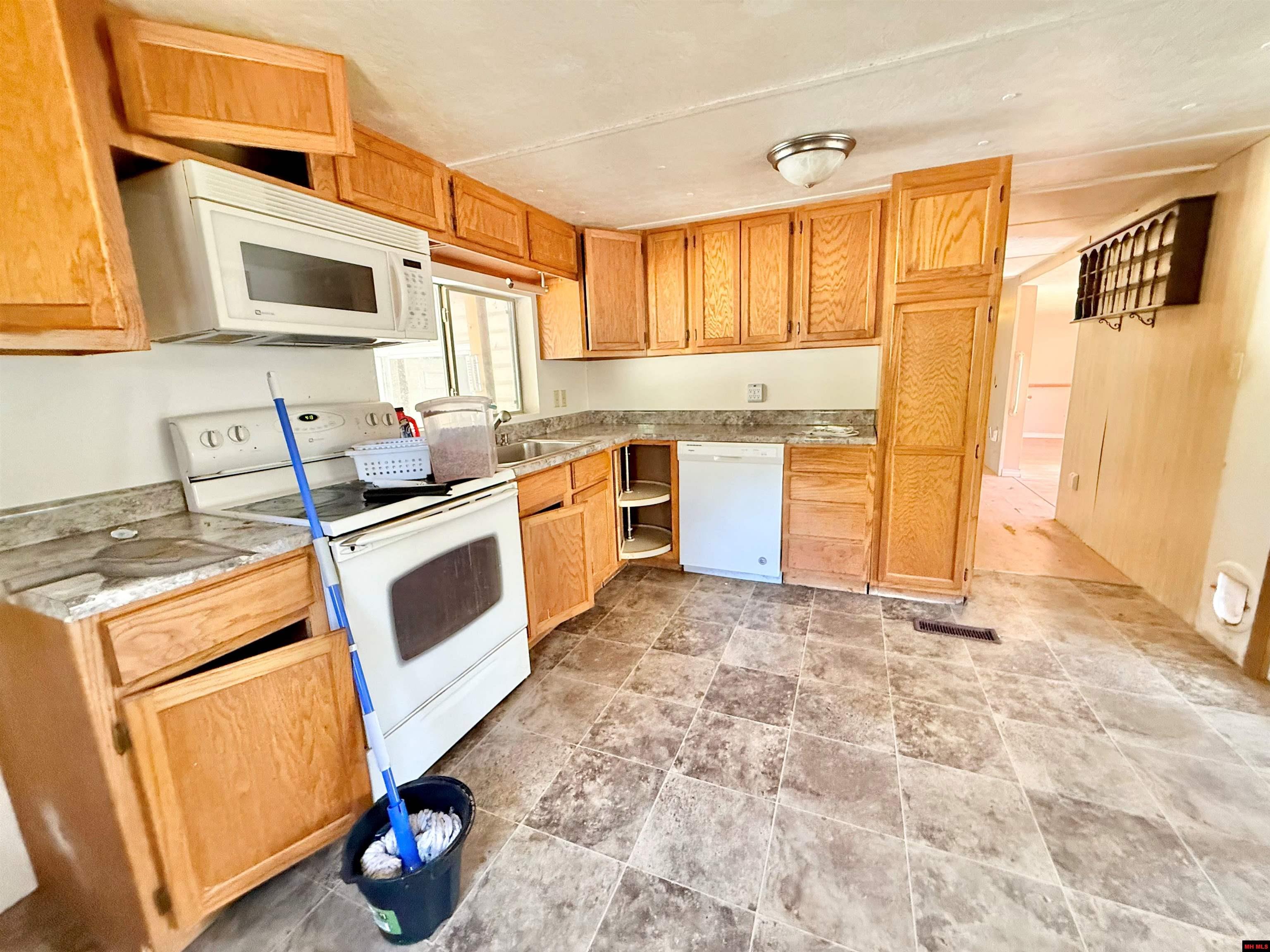 322 SURREY DRIVE Lakeview, AR