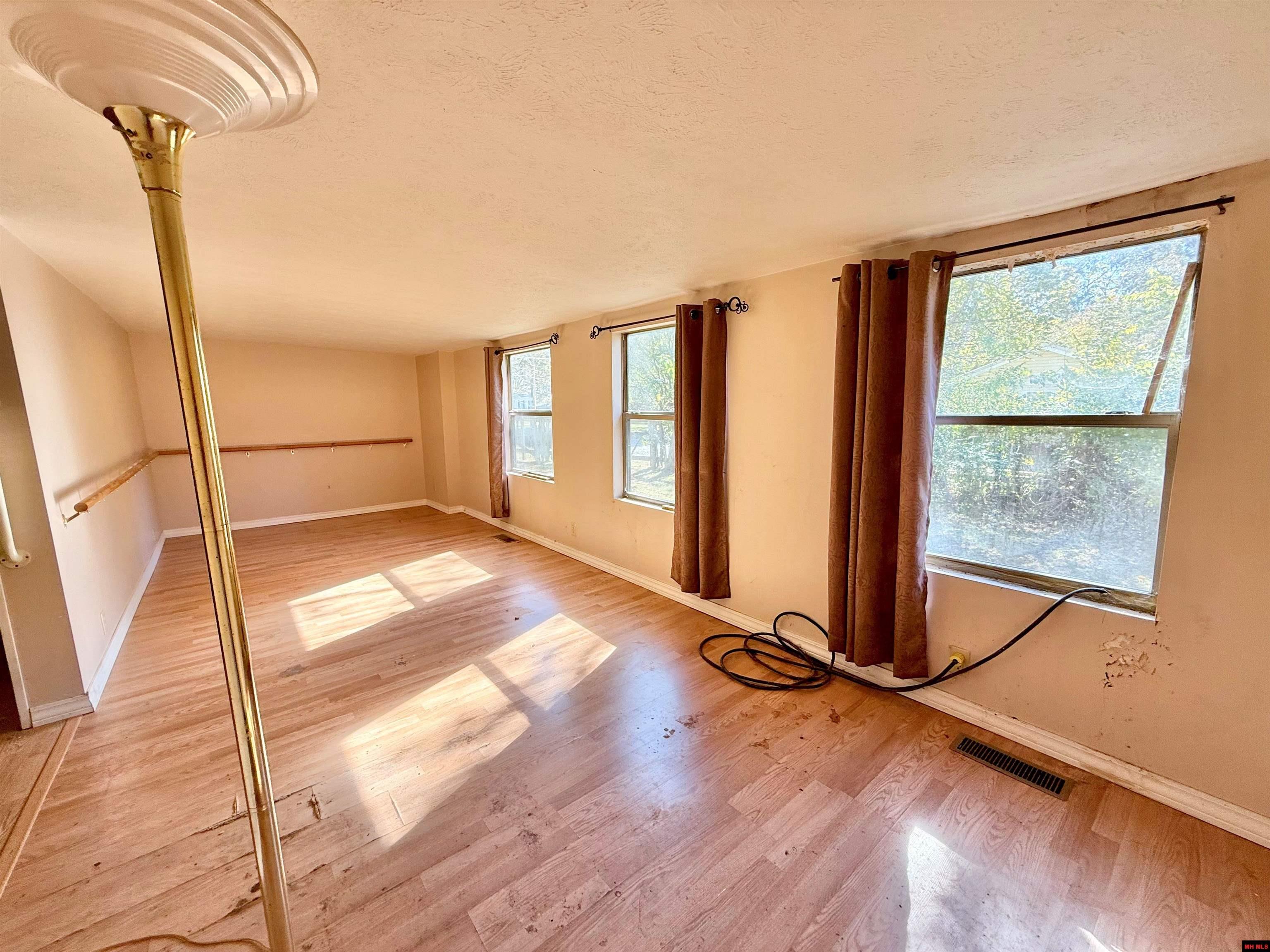 322 SURREY DRIVE Lakeview, AR