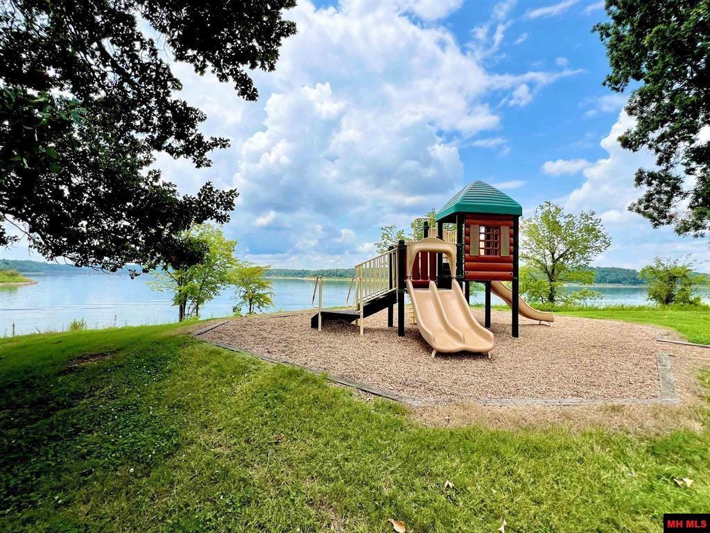 322 SURREY DRIVE Lakeview, AR