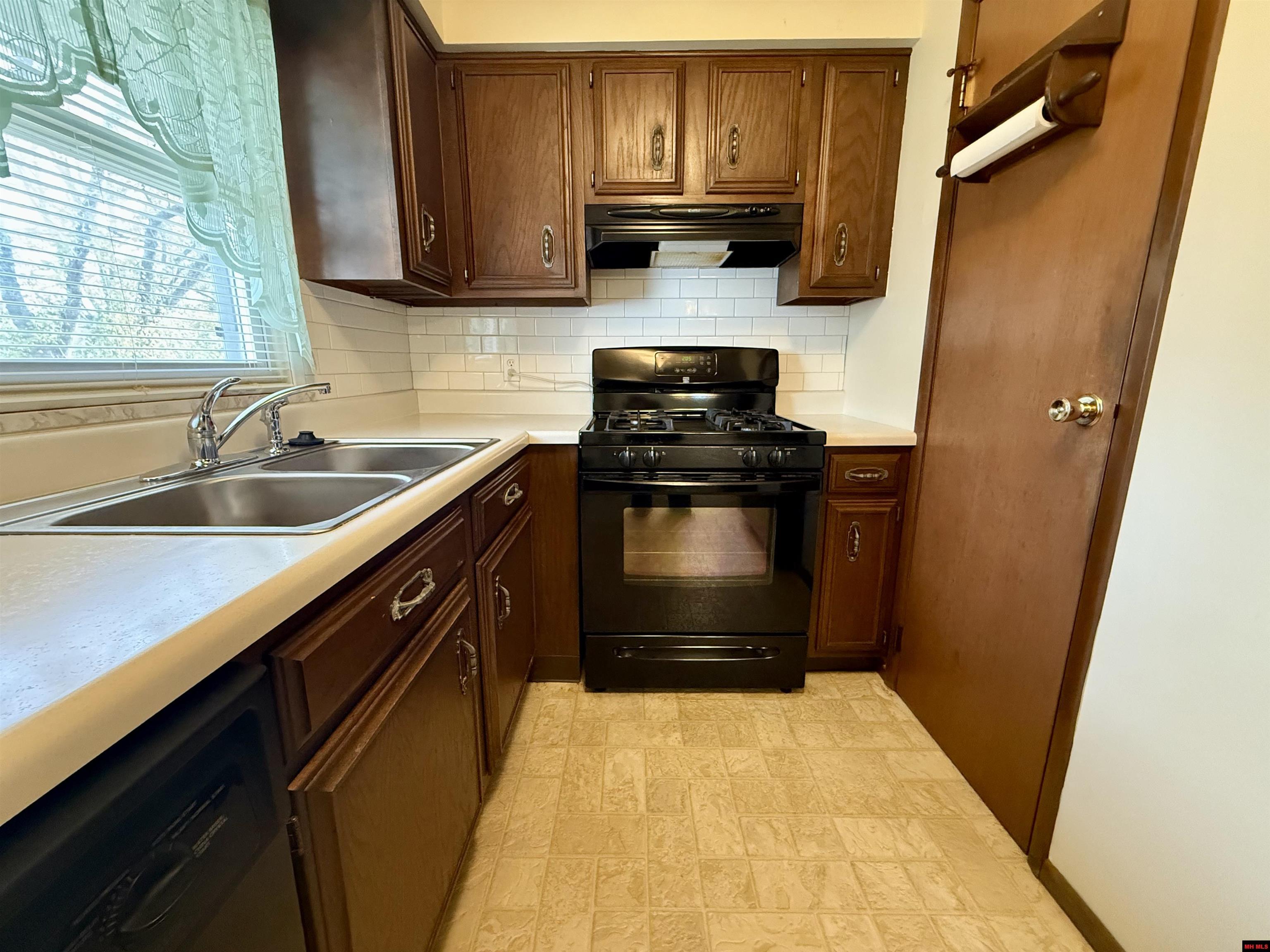 1113 MEADOWBROOK DRIVE Mountain Home, AR