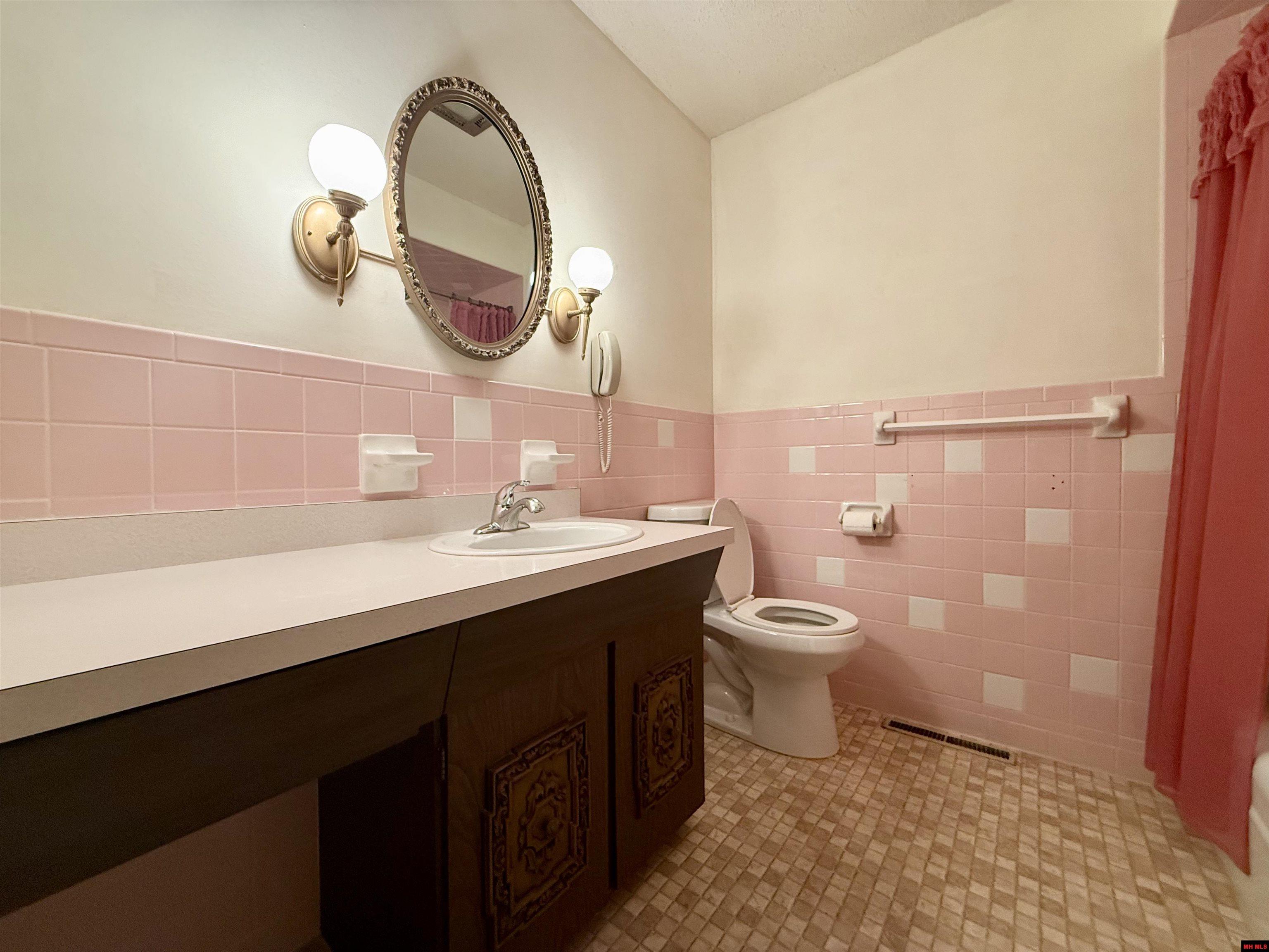 1113 MEADOWBROOK DRIVE Mountain Home, AR