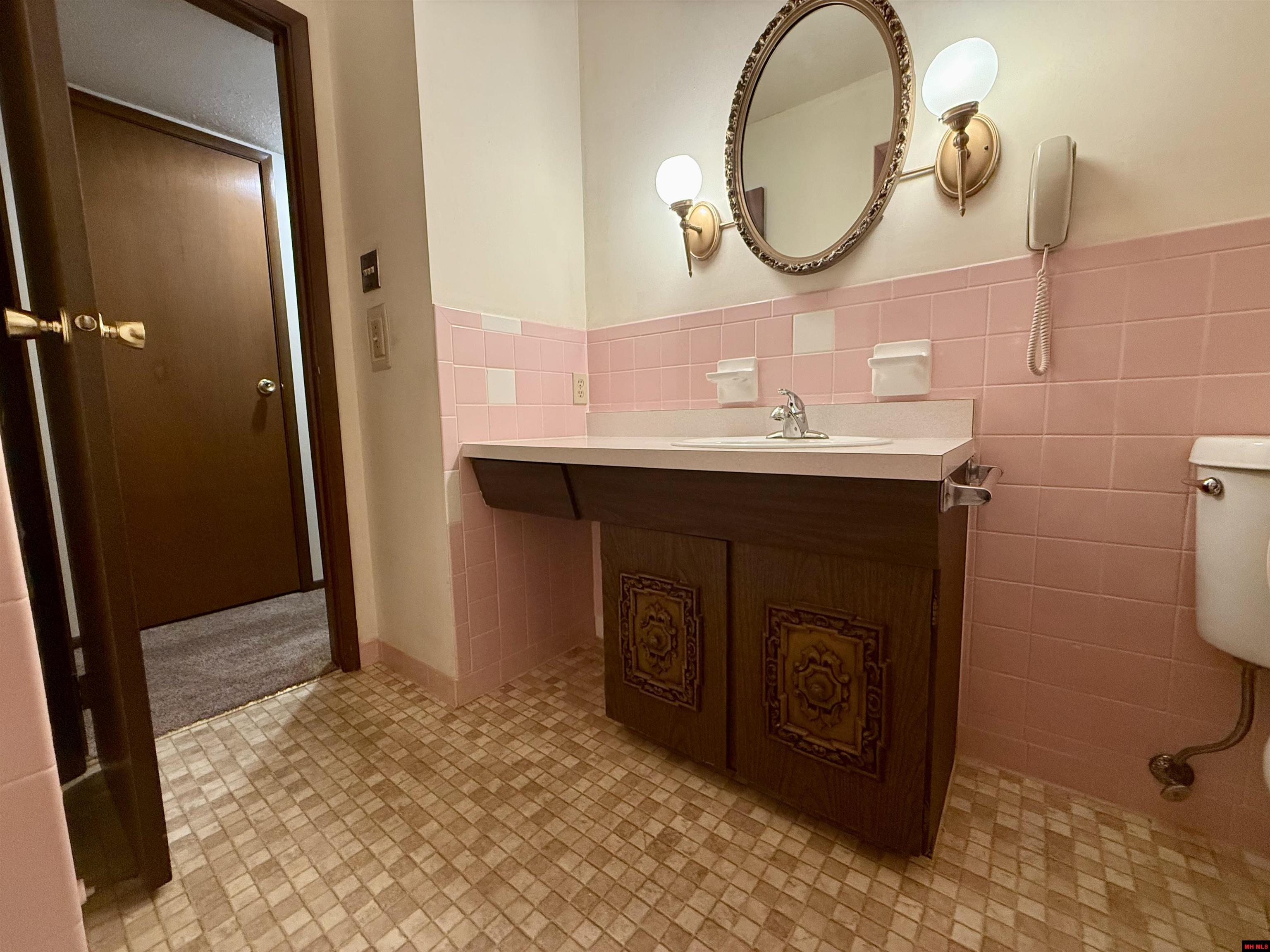 1113 MEADOWBROOK DRIVE Mountain Home, AR