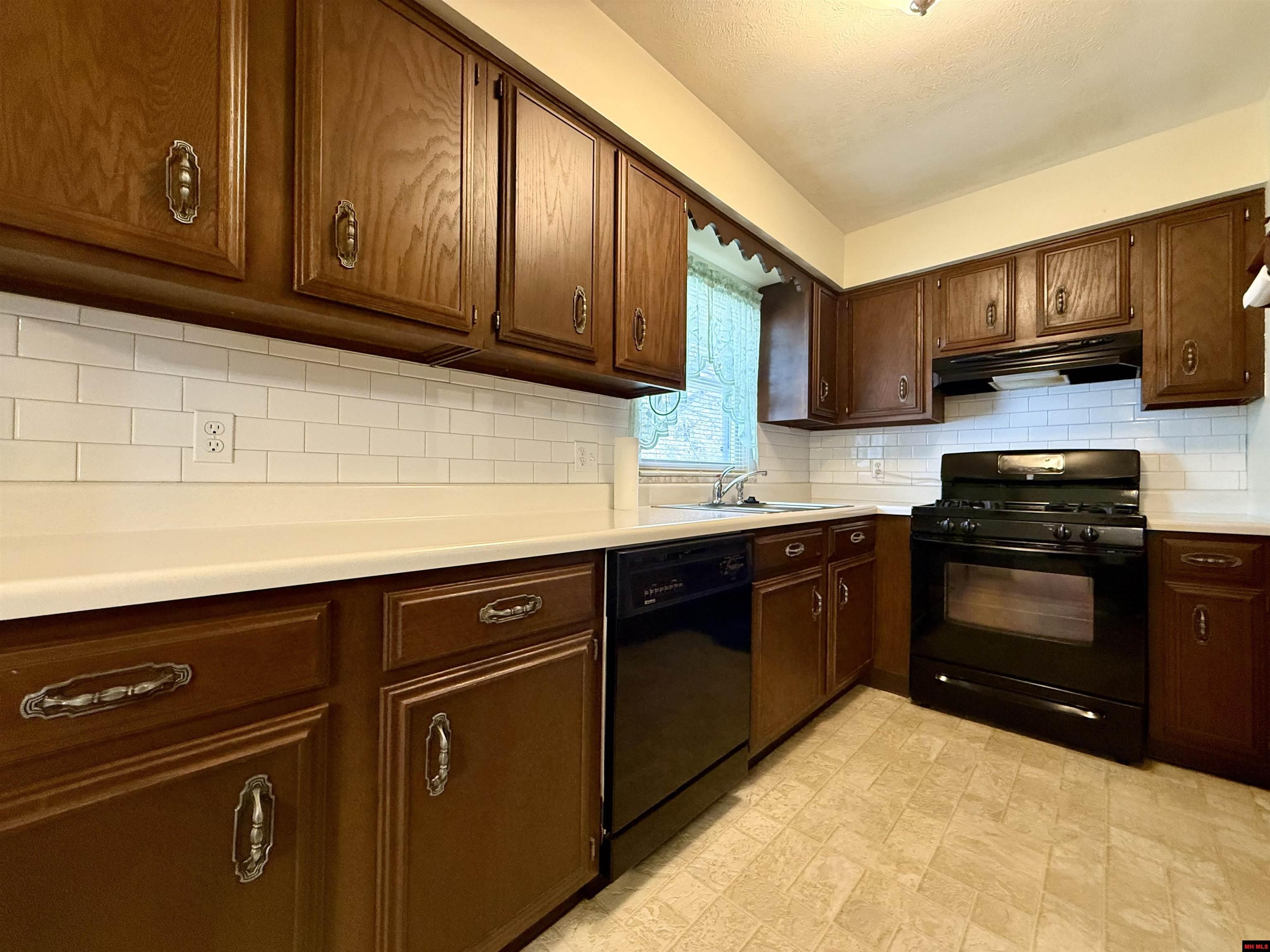 1113 MEADOWBROOK DRIVE Mountain Home, AR