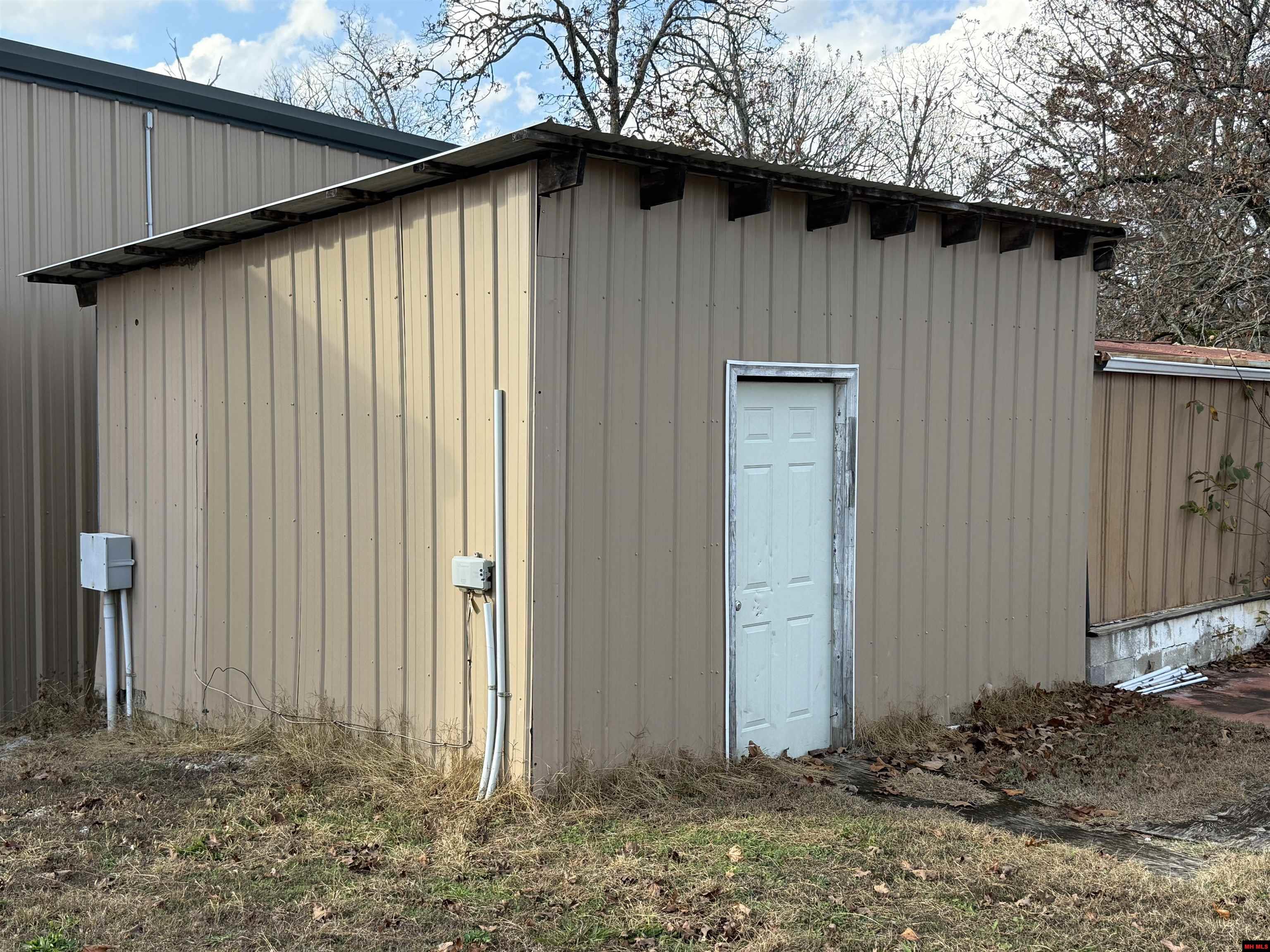 3286 HWY 101 Gamaliel, AR