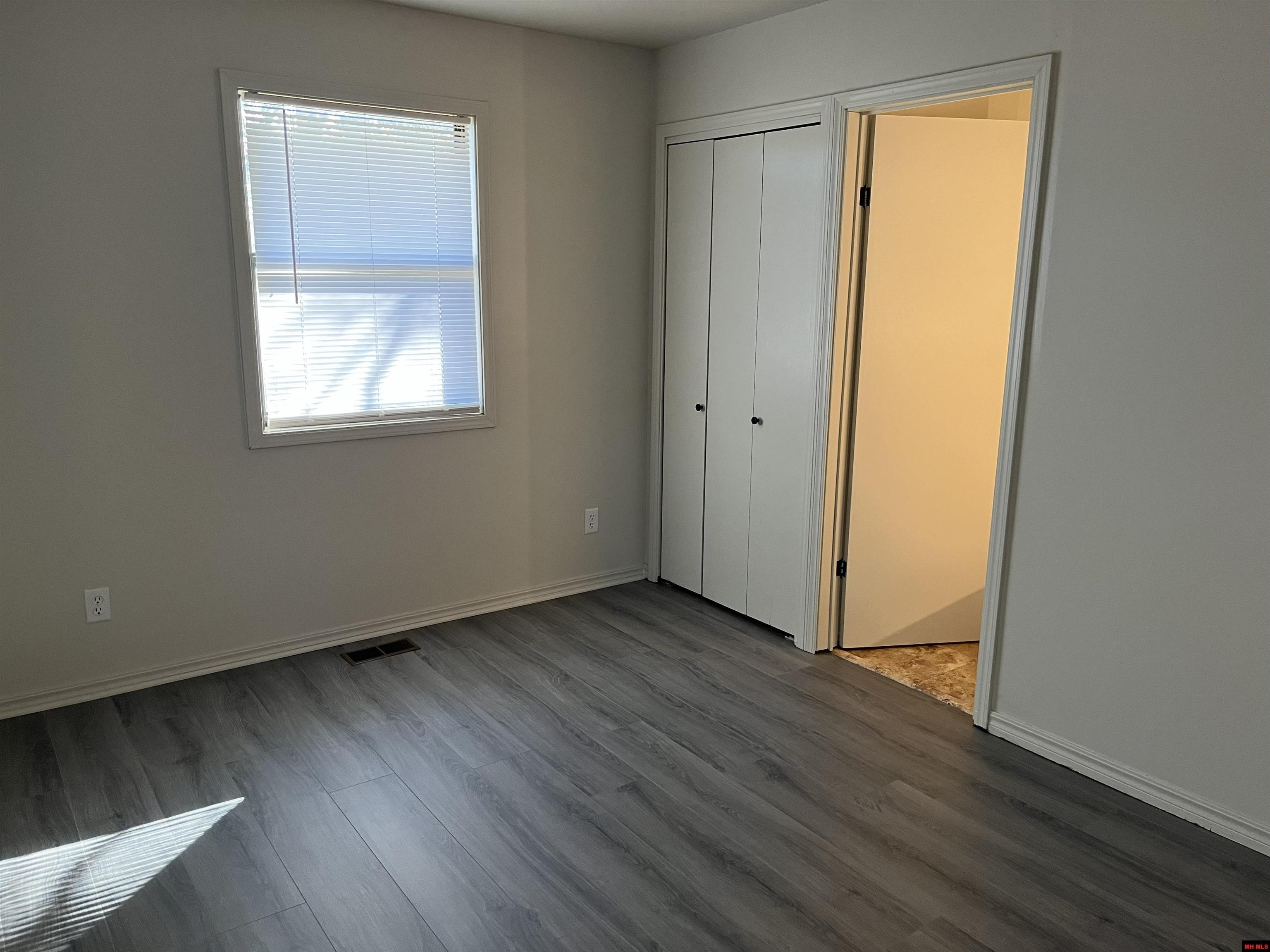 142 WALNUT CIRCLE Yellville, AR 72687