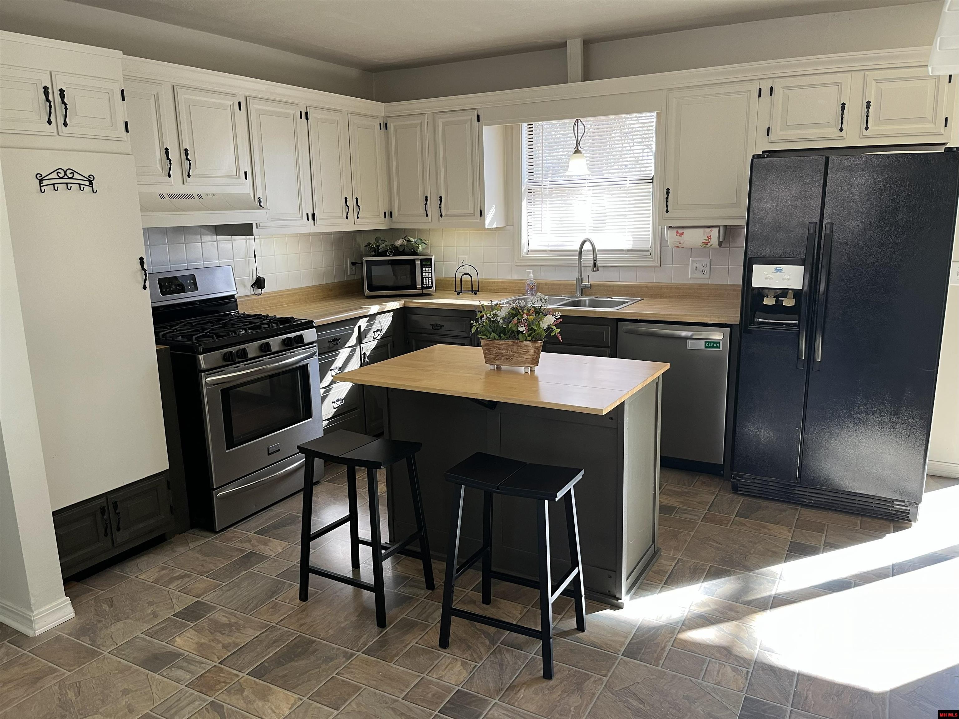 142 WALNUT CIRCLE Yellville, AR 72687