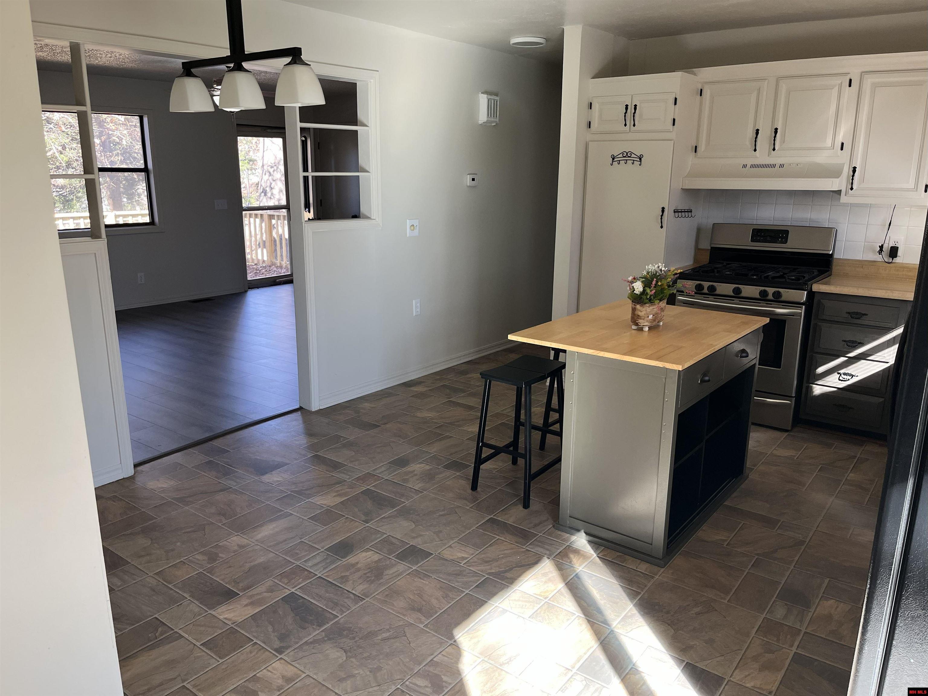 142 WALNUT CIRCLE Yellville, AR 72687