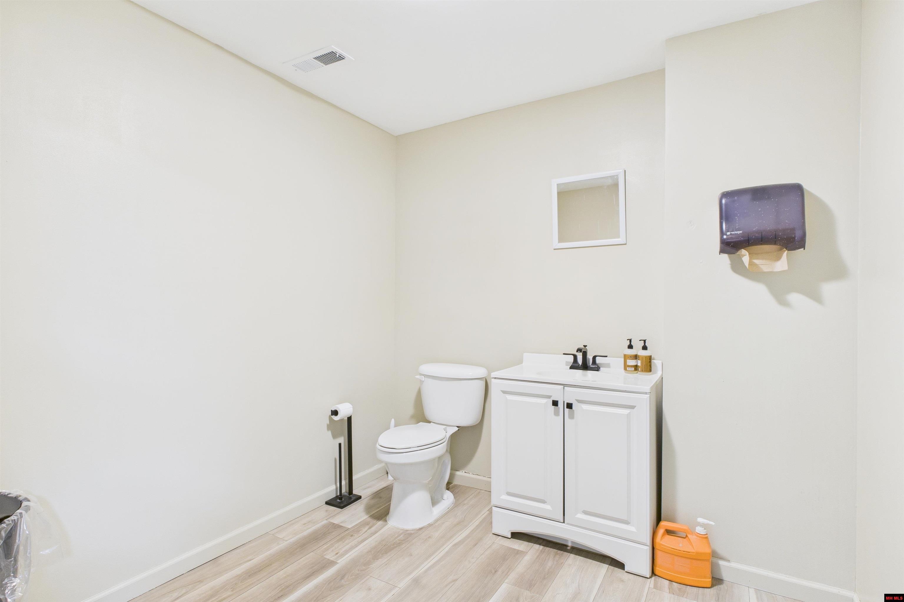 1300 & 1306 E MAIN STREET Flippin, AR