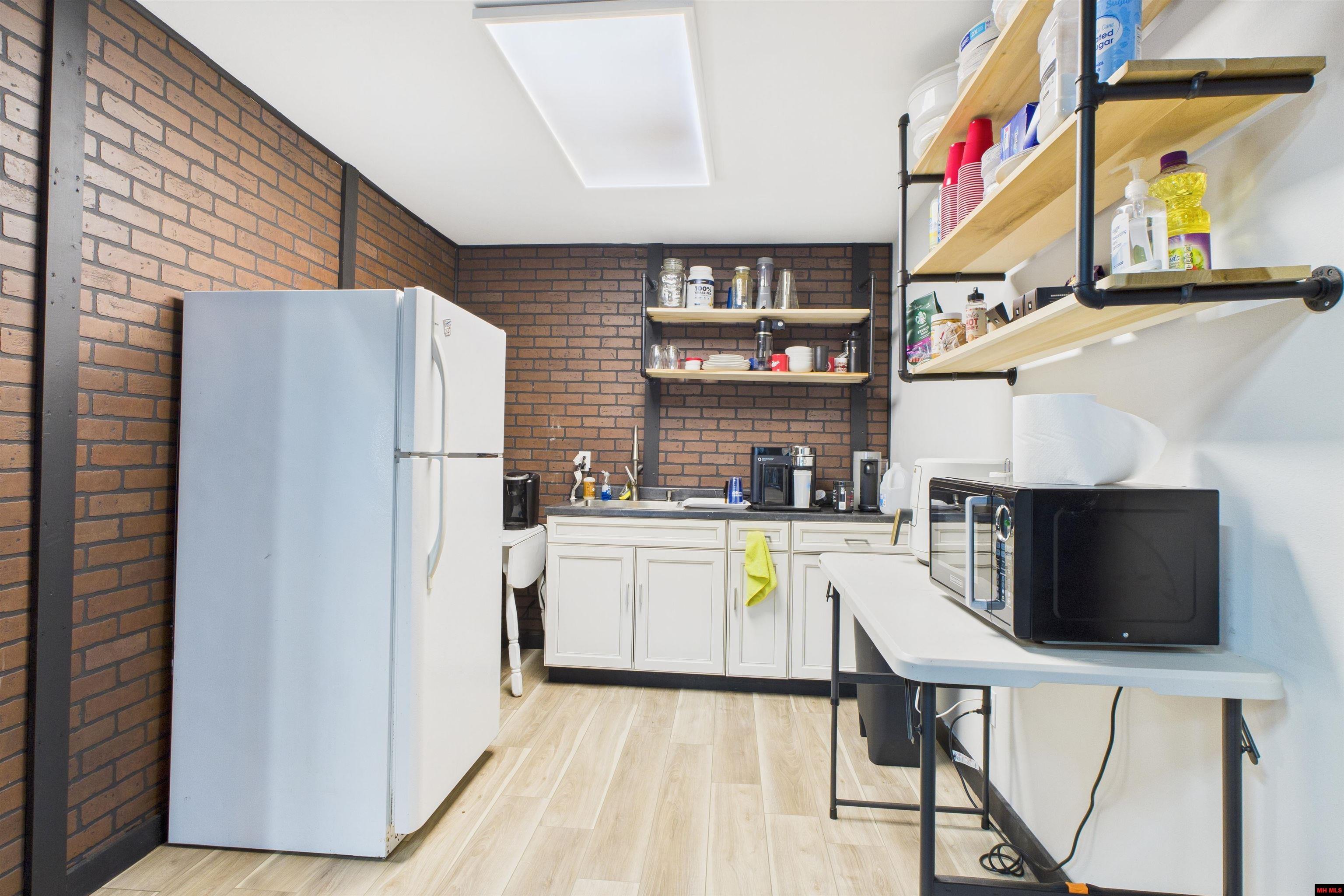 1300 & 1306 E MAIN STREET Flippin, AR