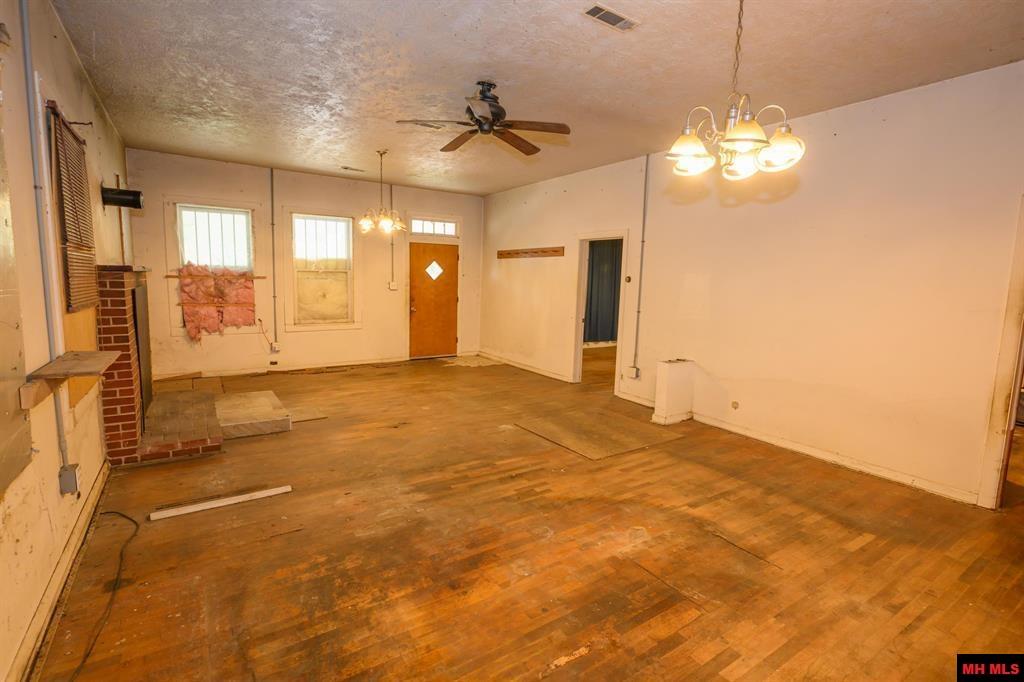 1449 COTTER ROAD Gassville, AR