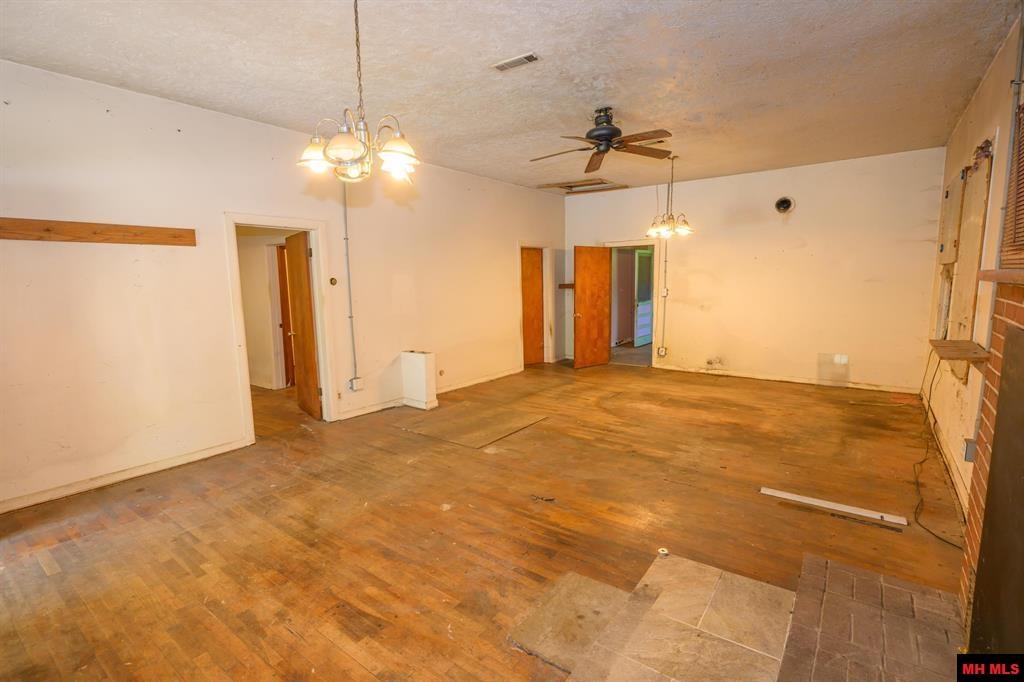 1449 COTTER ROAD Gassville, AR