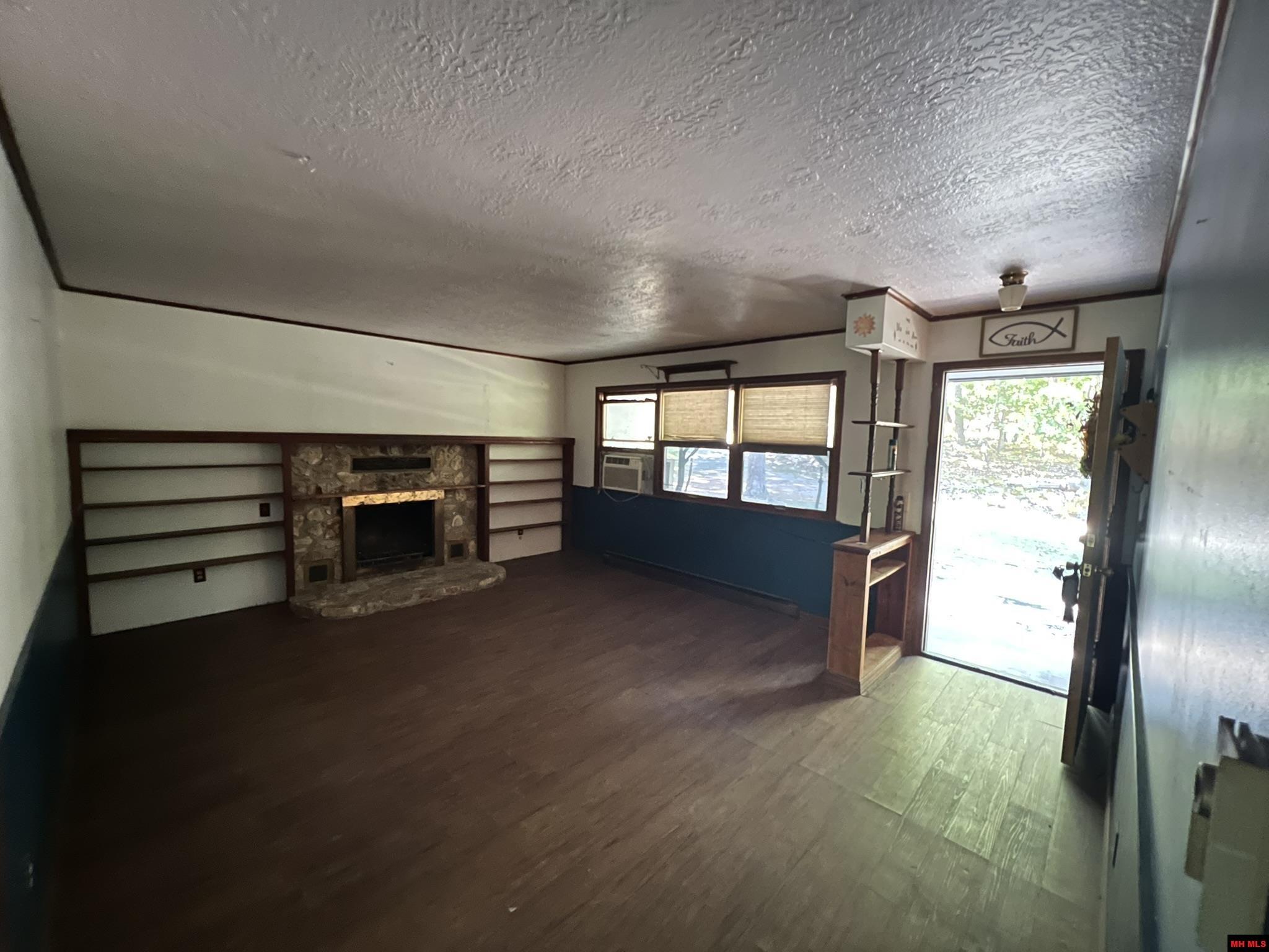 9857 N HWY 14 NORTH Yellville, AR 72687