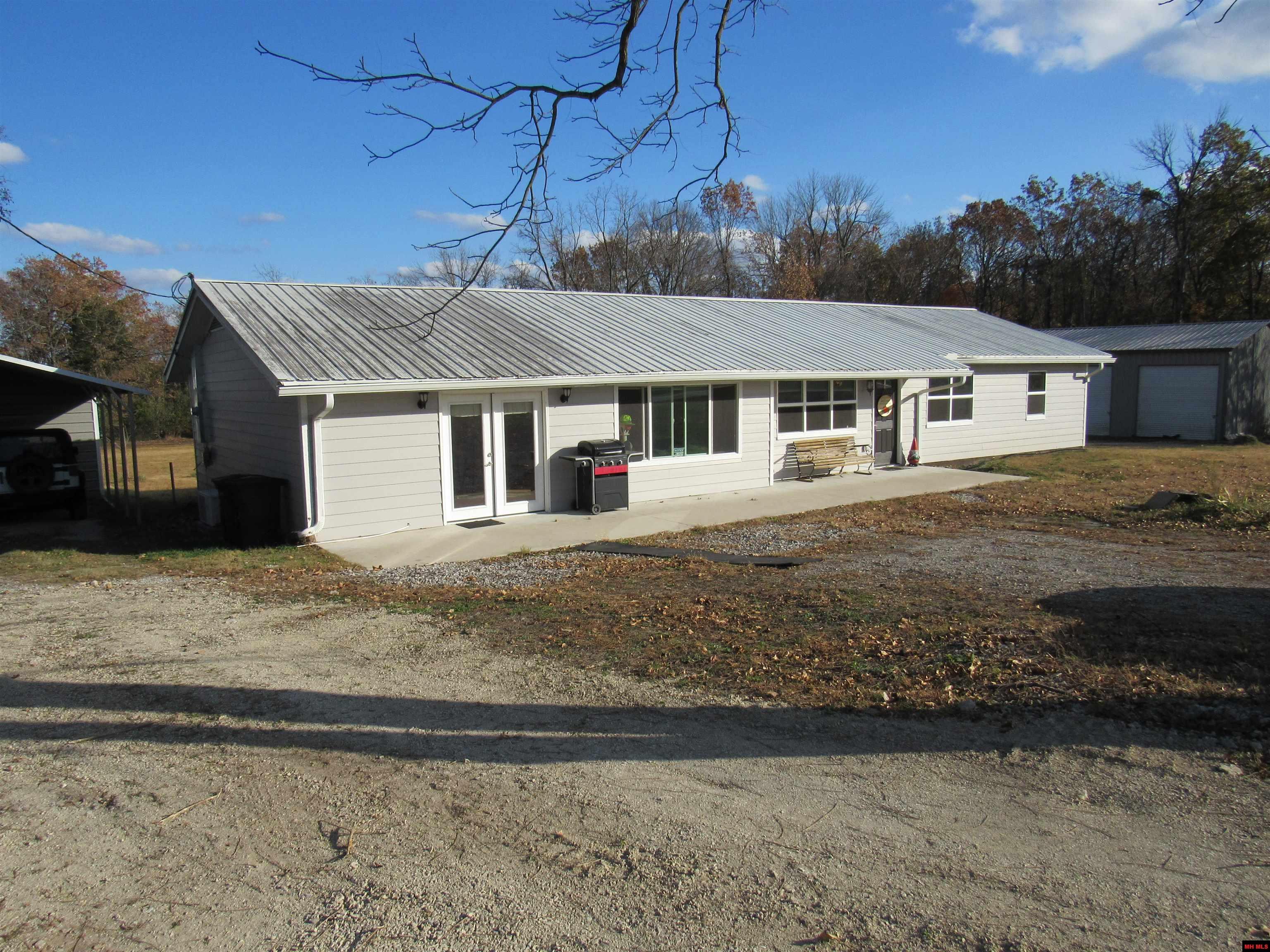 218 S CEDAR STREET Yellville, AR 72687