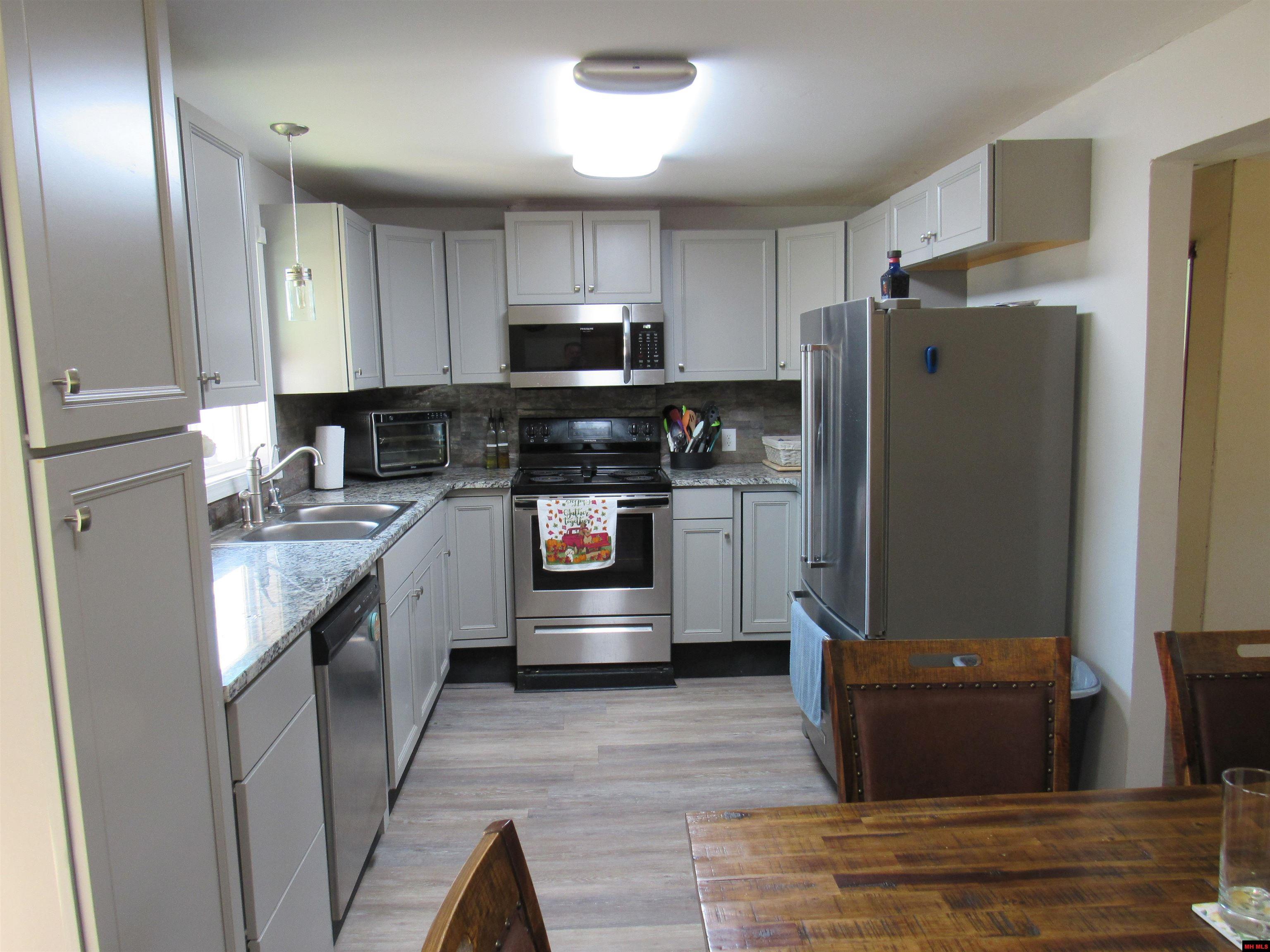 218 S CEDAR STREET Yellville, AR 72687