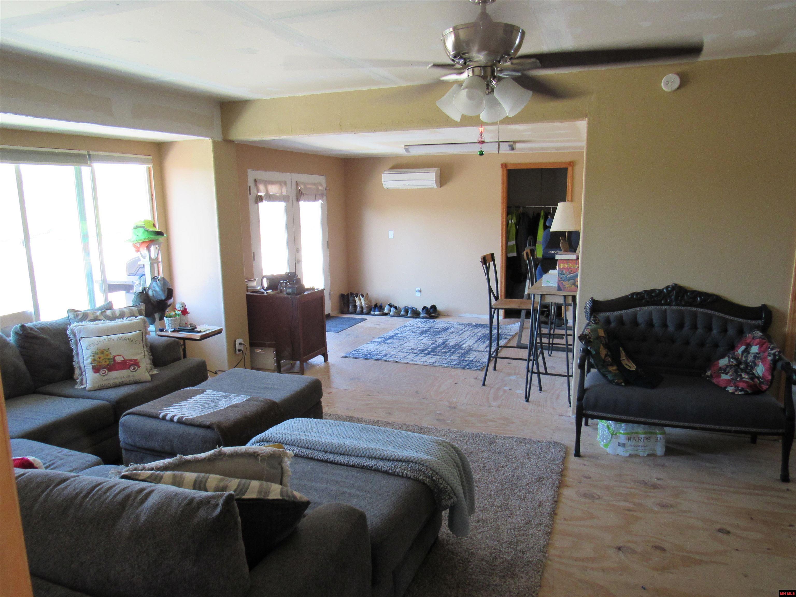 218 S CEDAR STREET Yellville, AR 72687