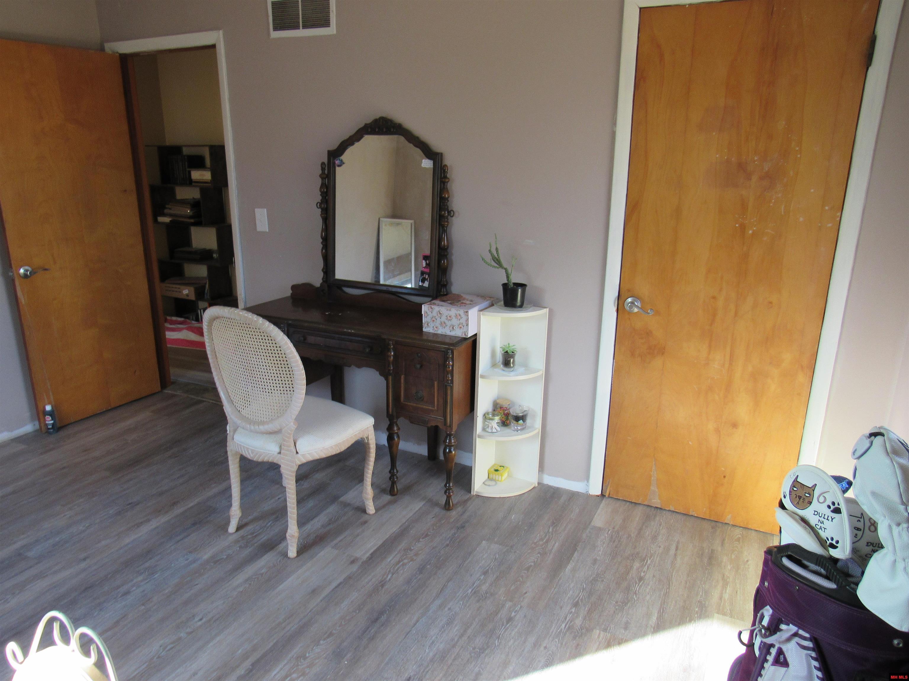 218 S CEDAR STREET Yellville, AR 72687