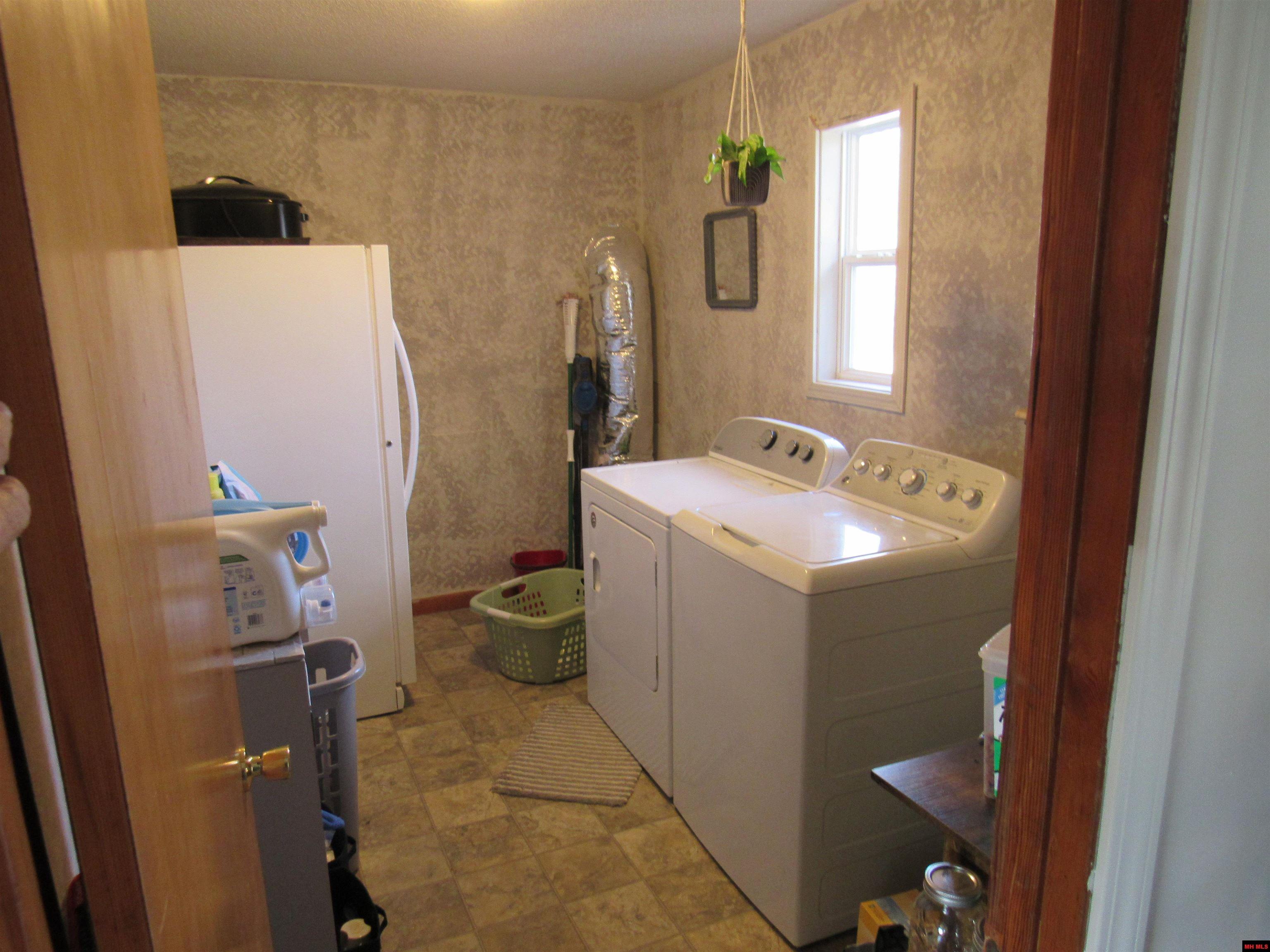 218 S CEDAR STREET Yellville, AR 72687