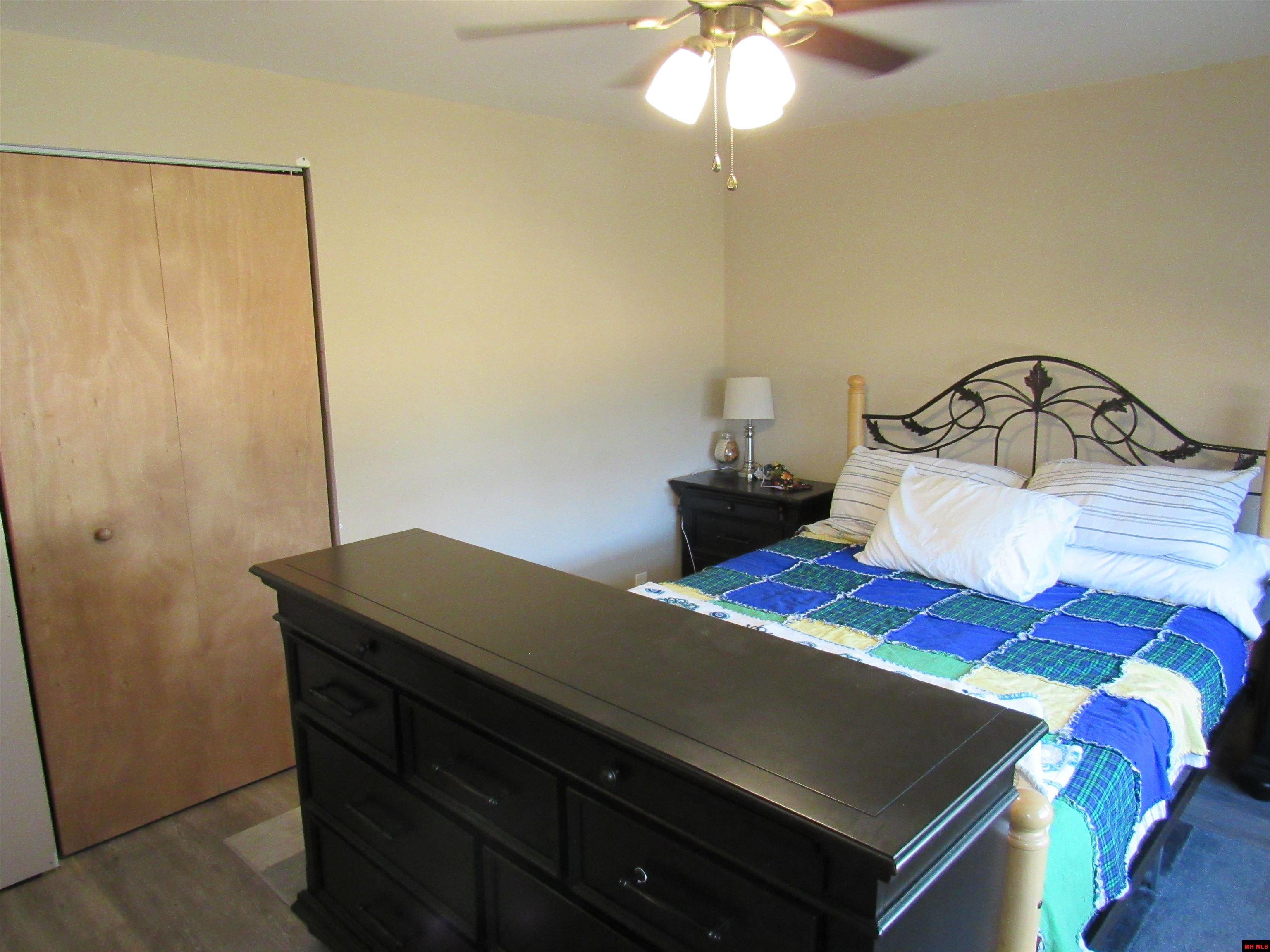 218 S CEDAR STREET Yellville, AR 72687