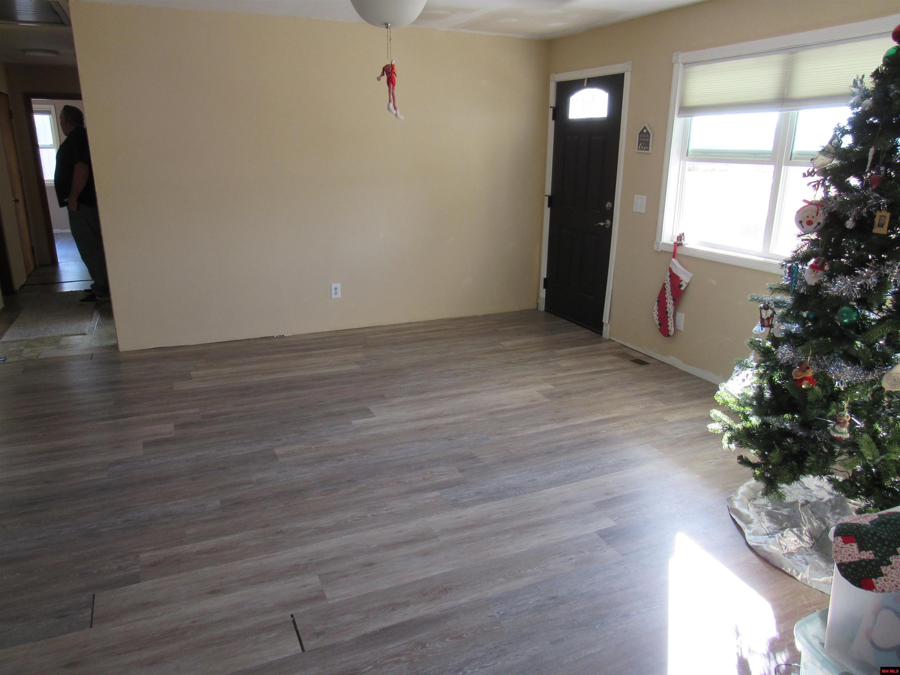 218 S CEDAR STREET Yellville, AR 72687