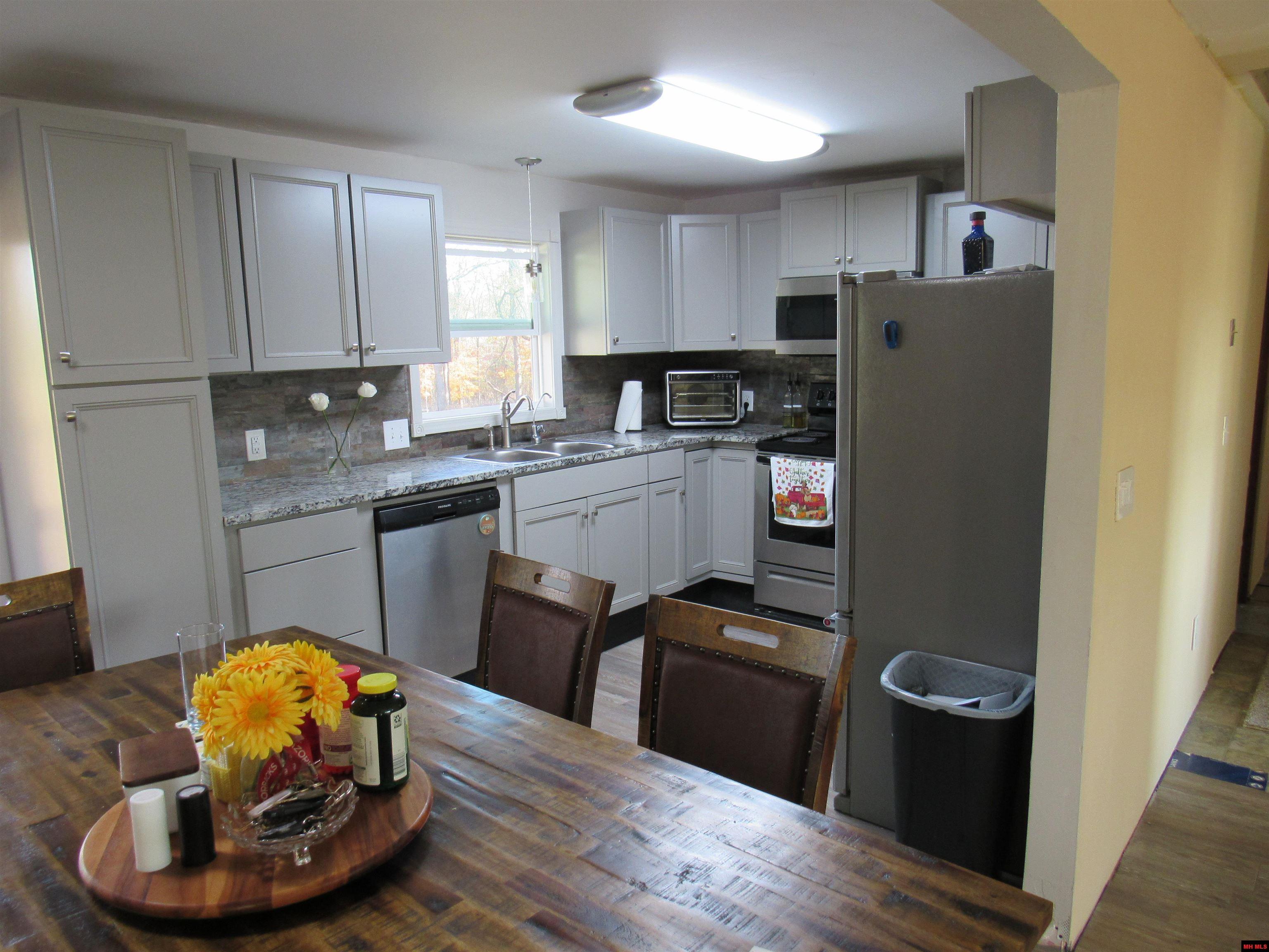 218 S CEDAR STREET Yellville, AR 72687