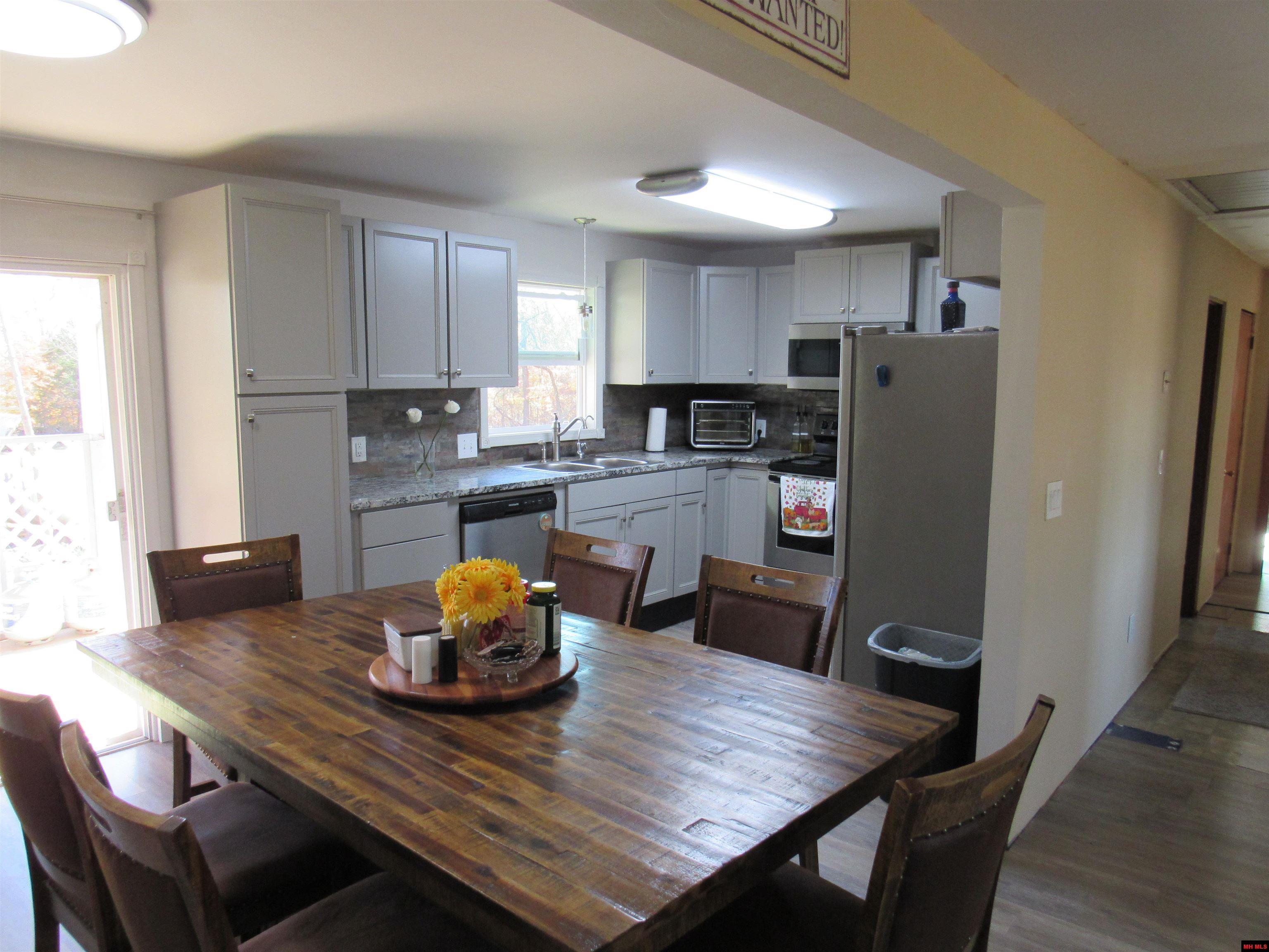 218 S CEDAR STREET Yellville, AR 72687