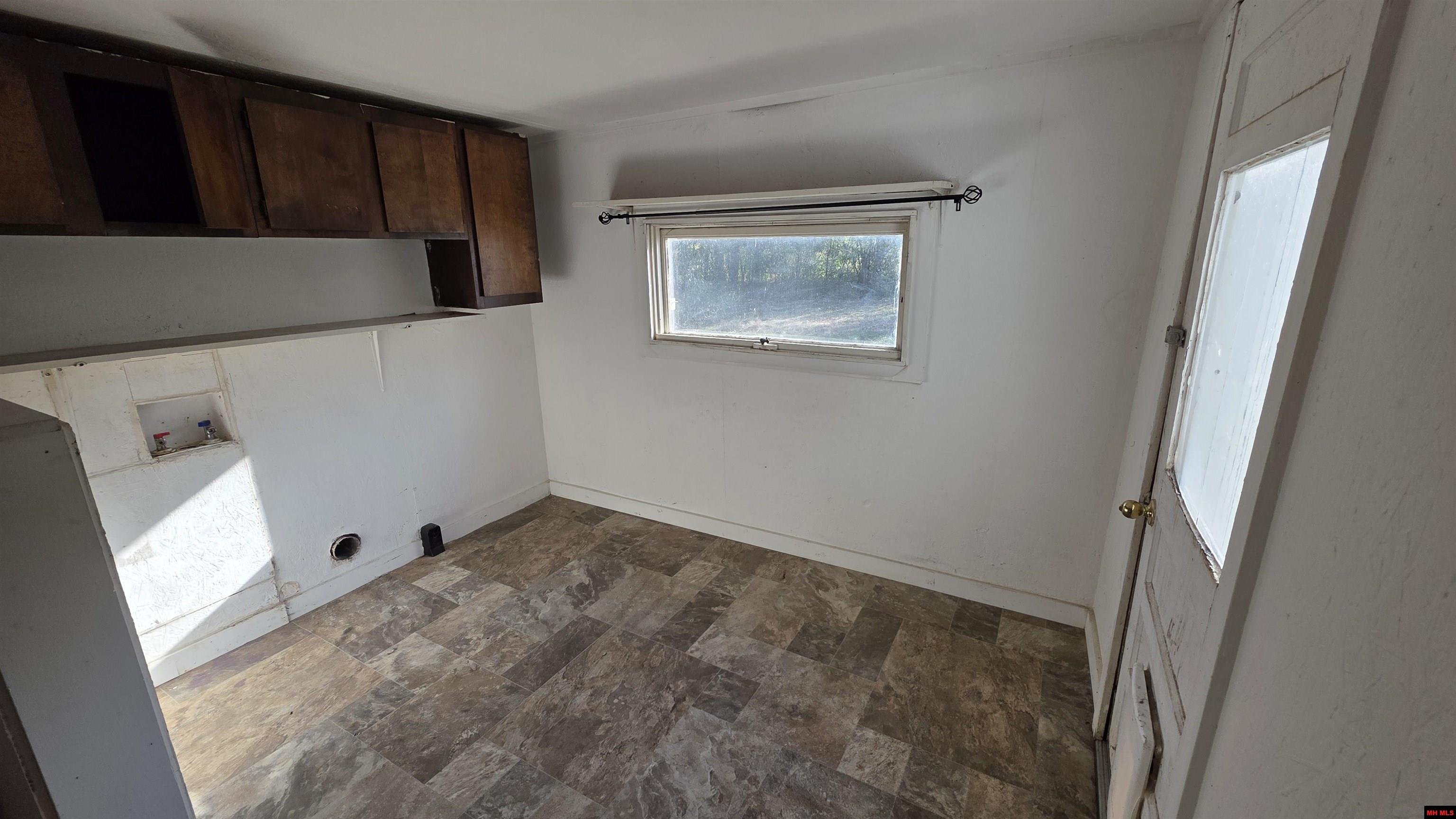 317 W 5TH STREET Yellville, AR