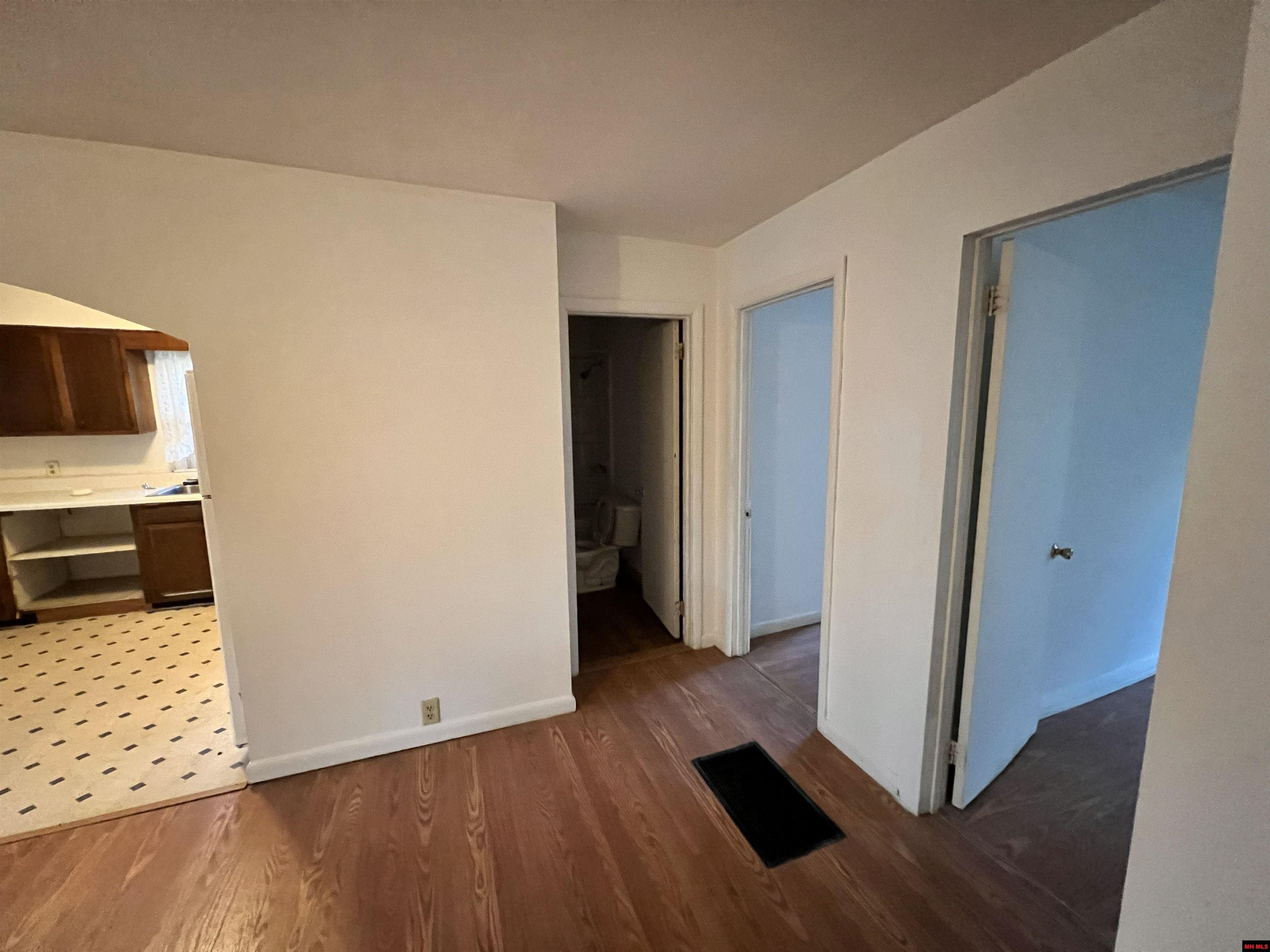 317 W 5TH STREET Yellville, AR