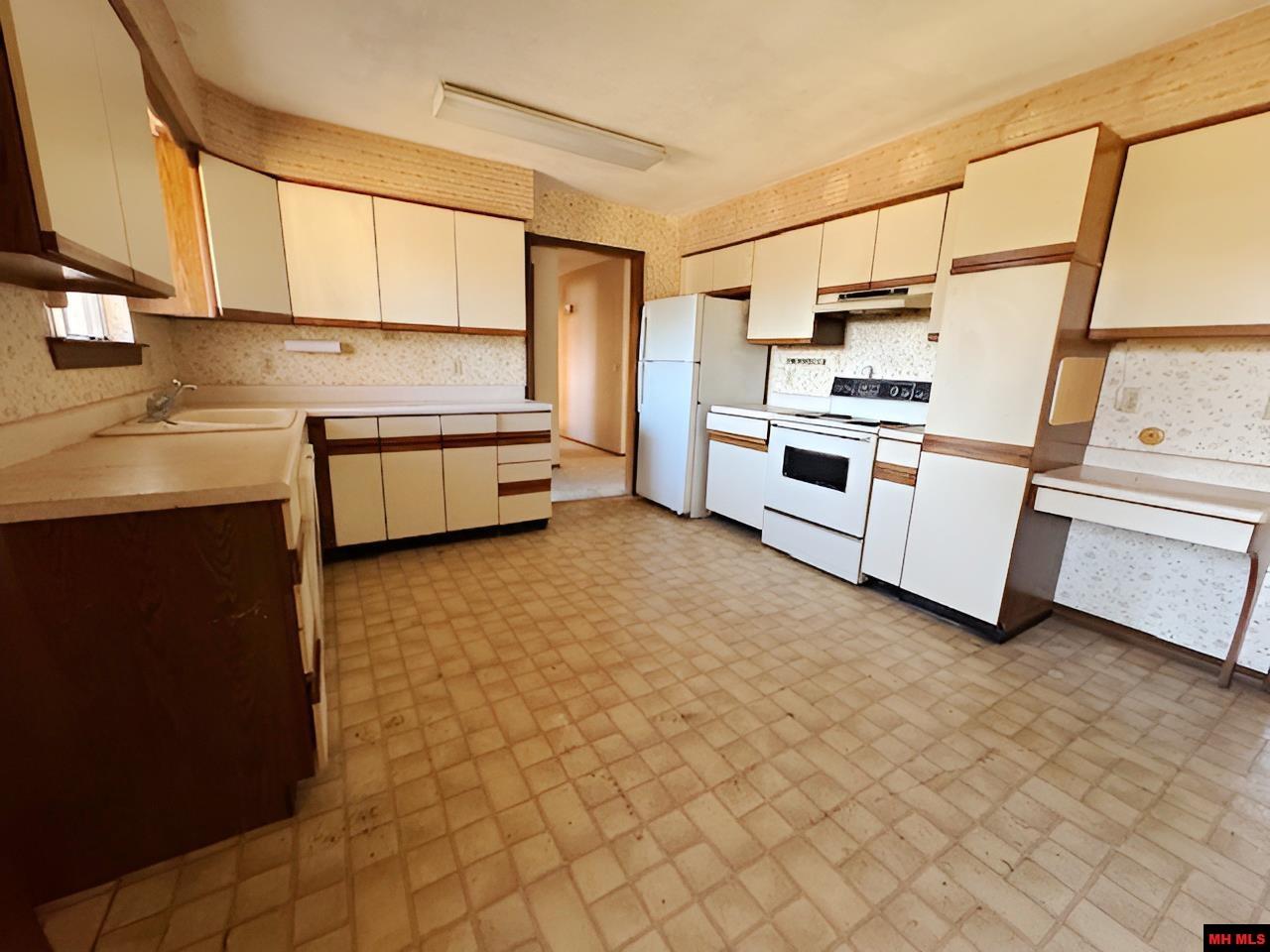 513 WILLOW LANE Mountain Home, AR