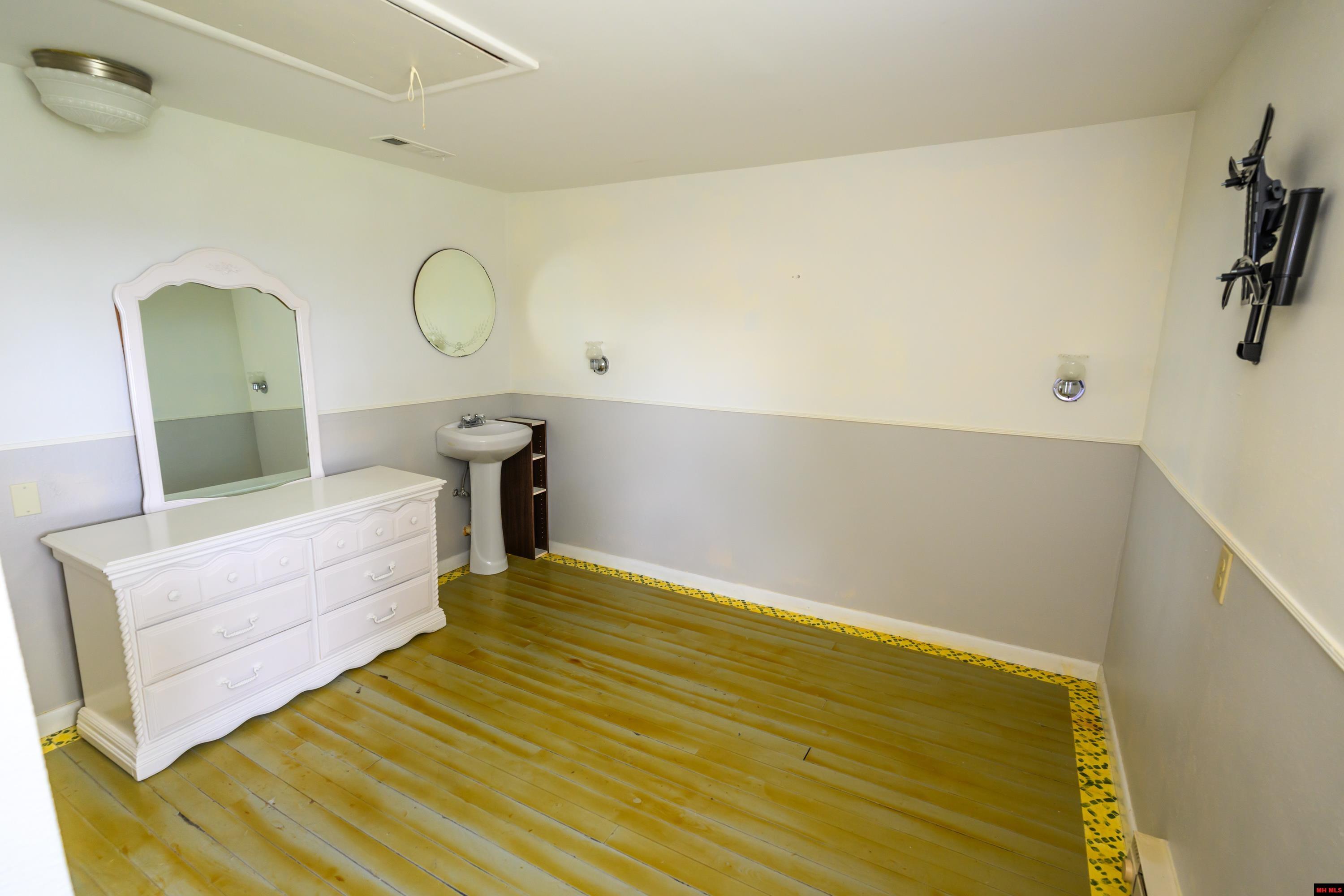 5738 OAKLAND ROAD Oakland, AR