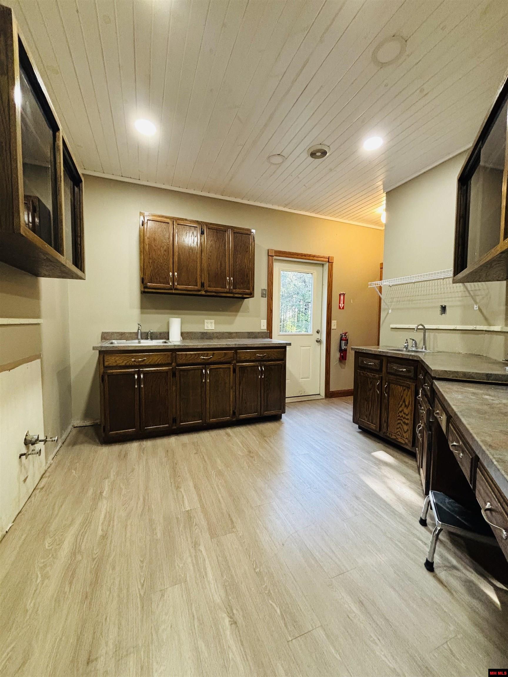 1629 HARDING BOULEVARD Cotter, AR