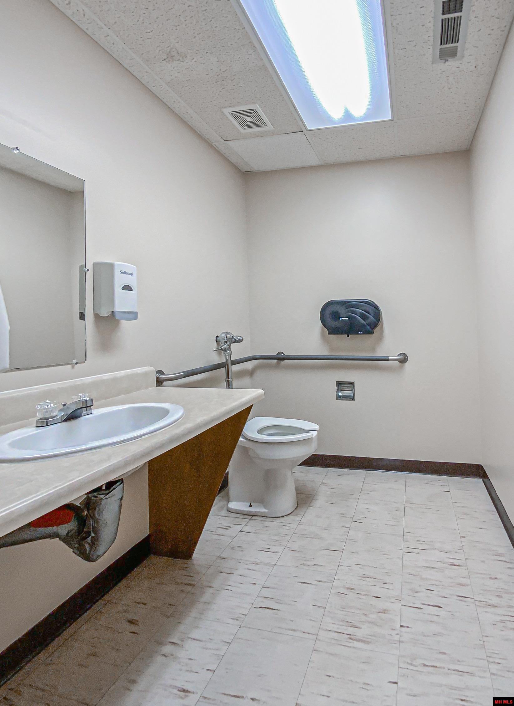 114 E OLD MAIN STREET Yellville, AR