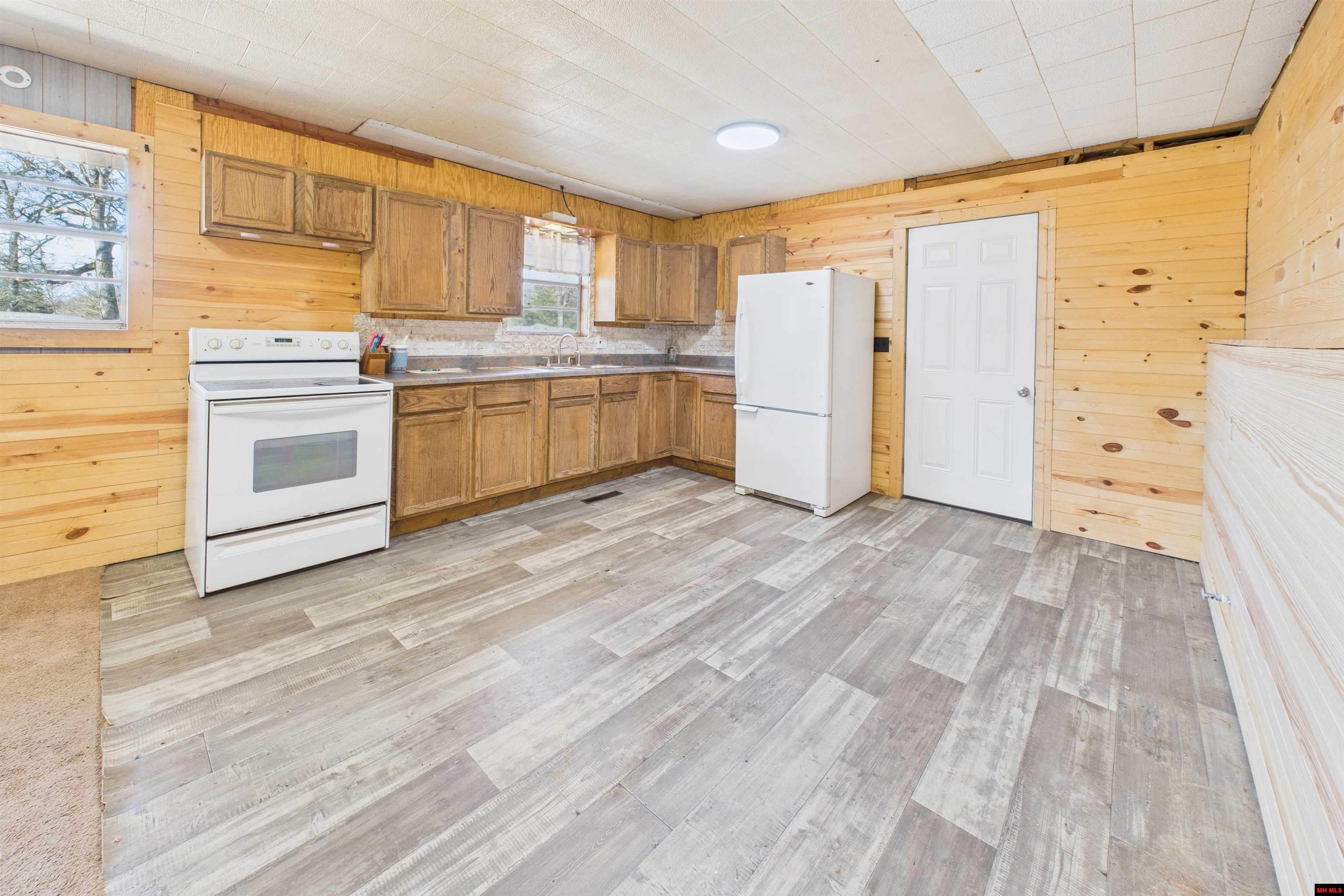 8262 HWY 5 Gainesville, MO