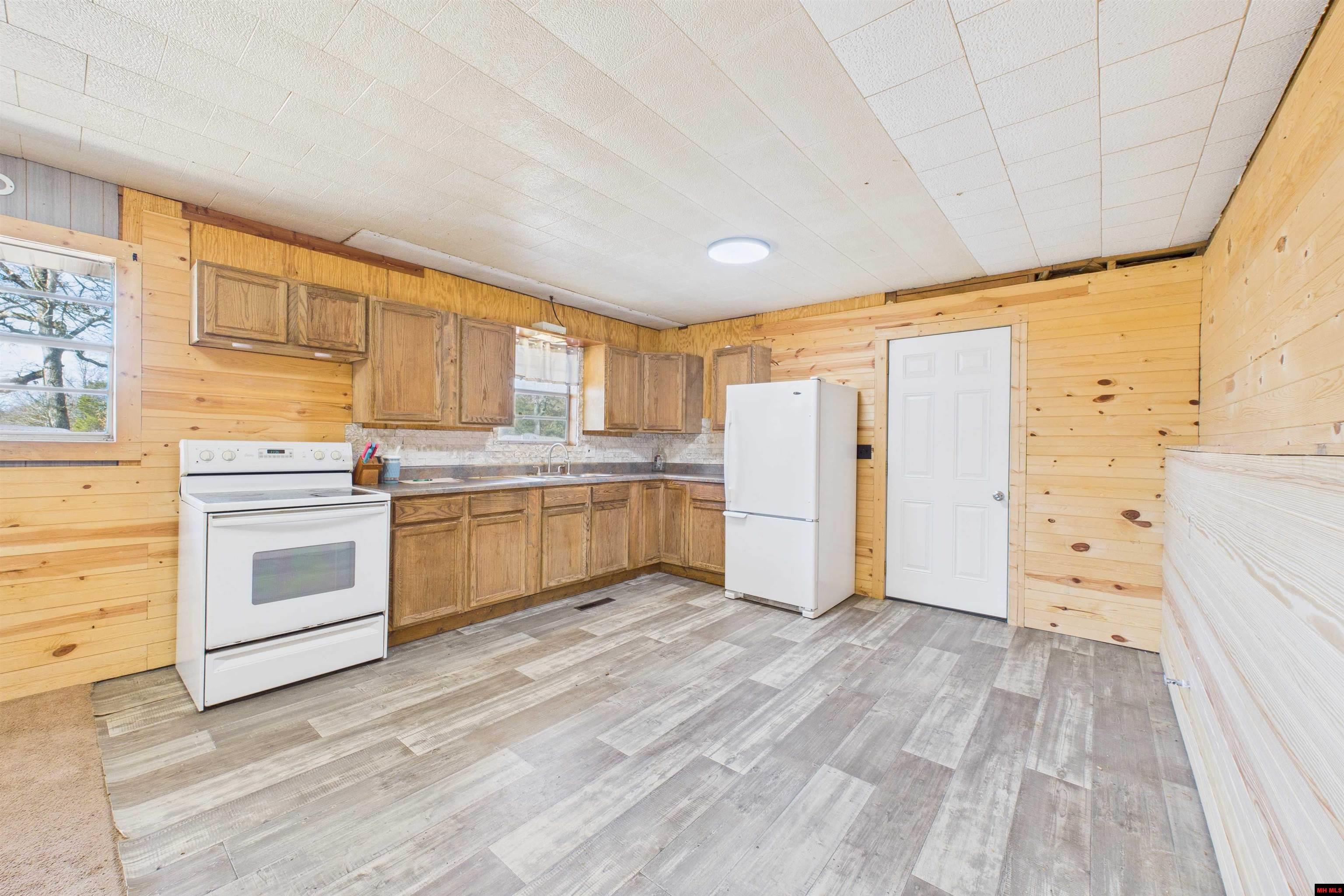 8262 HWY 5 Gainesville, MO