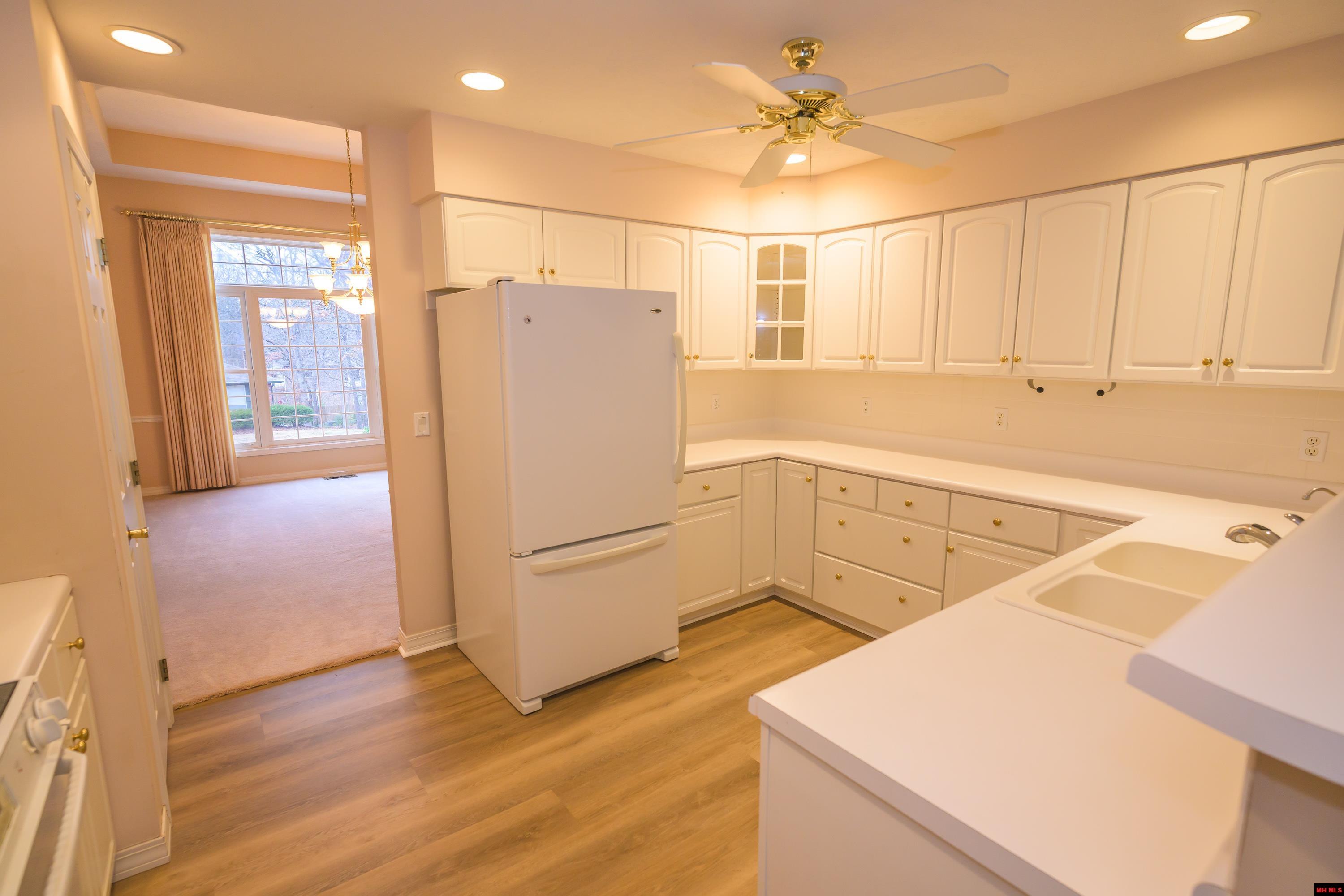 616 LEATHERWOOD DRIVE Mountain Home, AR