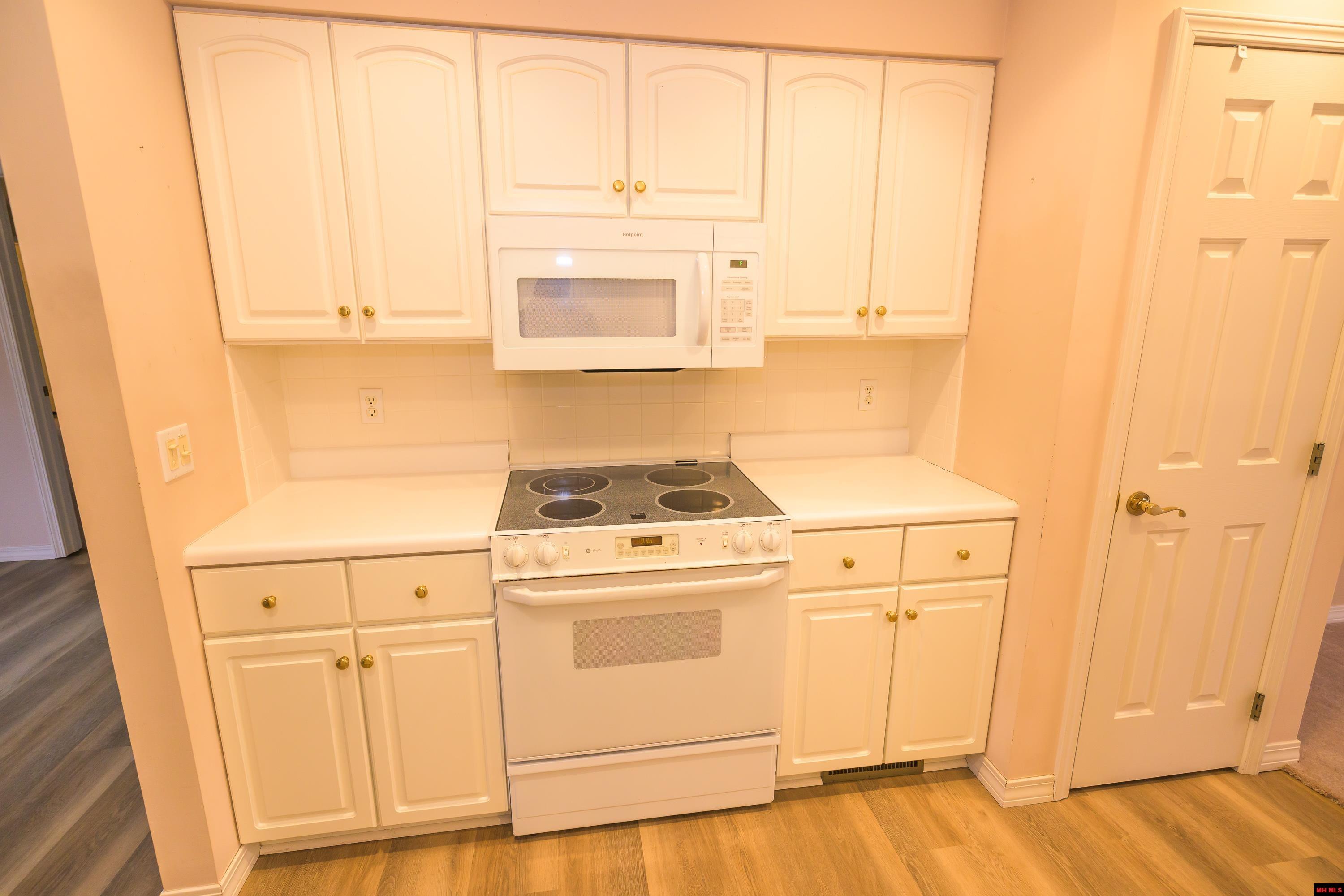 616 LEATHERWOOD DRIVE Mountain Home, AR