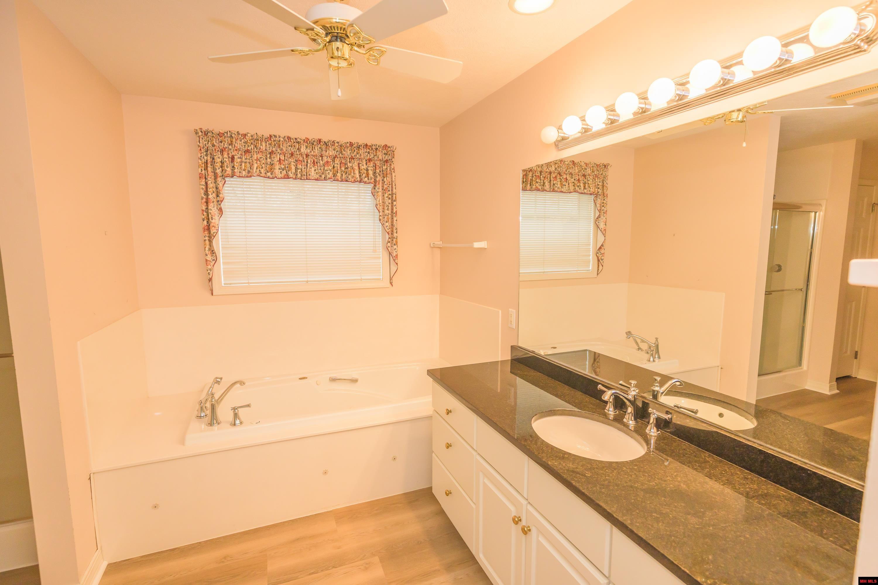 616 LEATHERWOOD DRIVE Mountain Home, AR