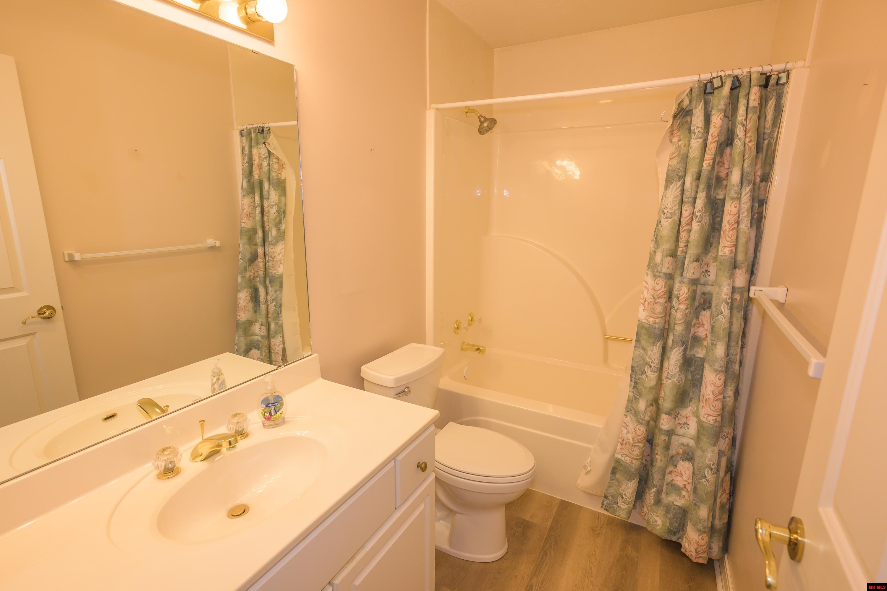 616 LEATHERWOOD DRIVE Mountain Home, AR