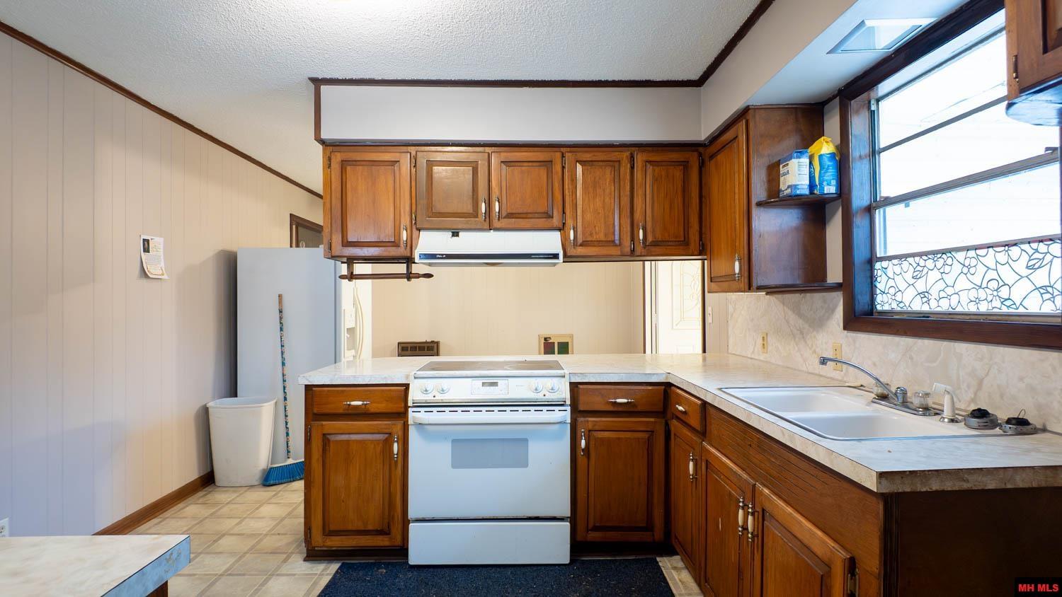 439 HALEY STREET Melbourne, AR