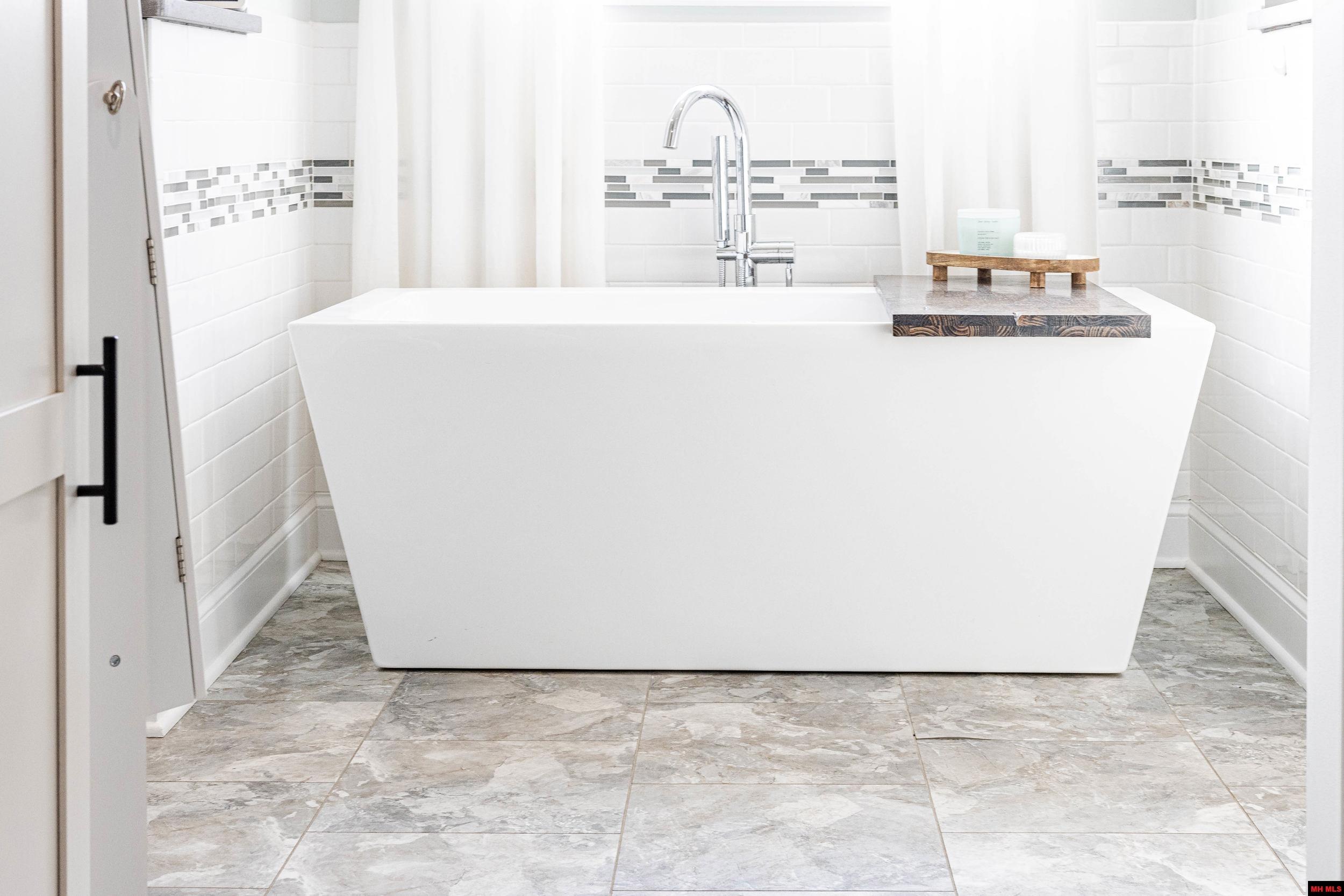 1216 Chestnut Hills Drive