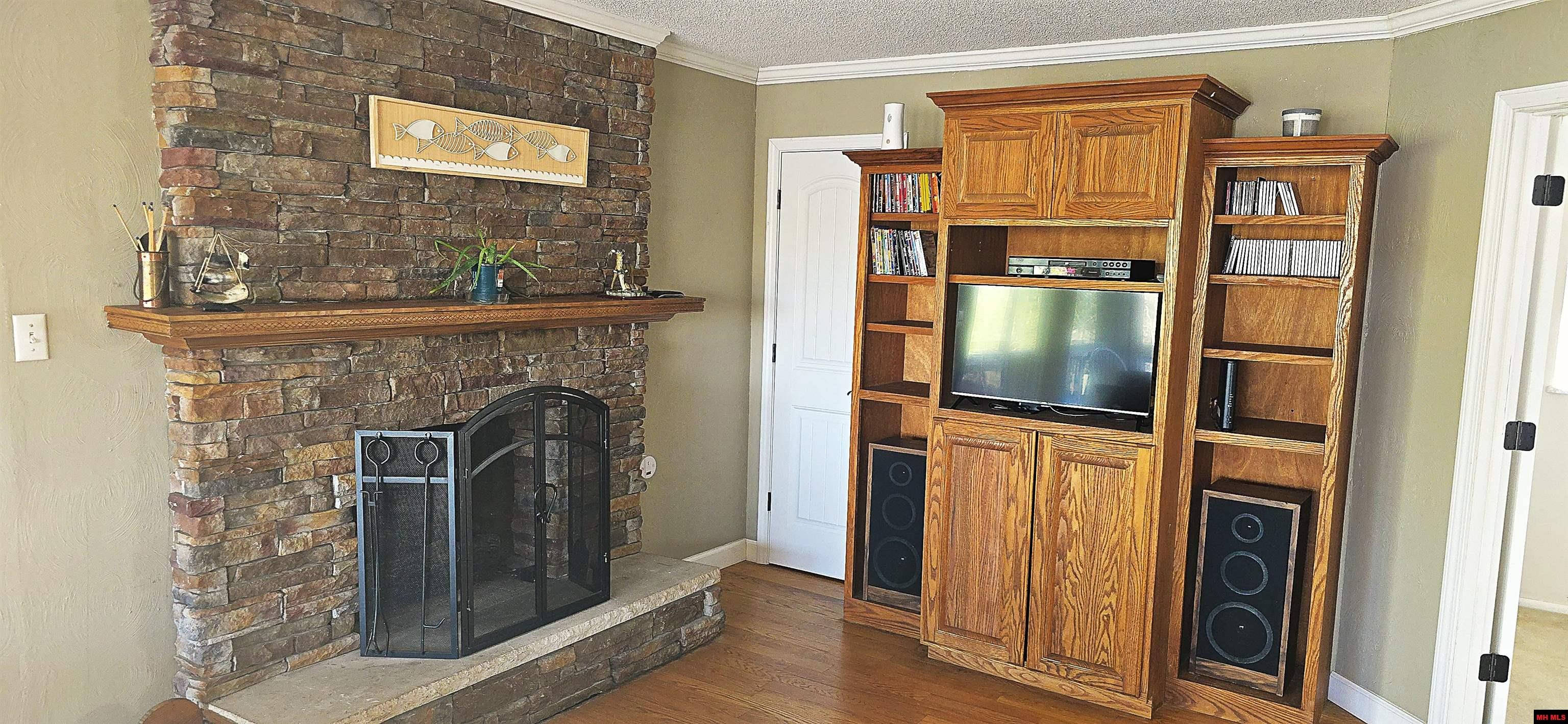 1095 Hickory Flats Lane