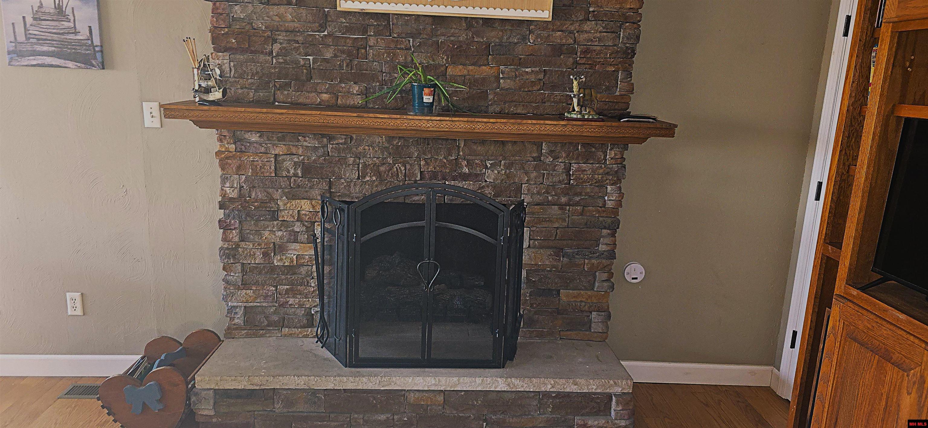 1095 Hickory Flats Lane