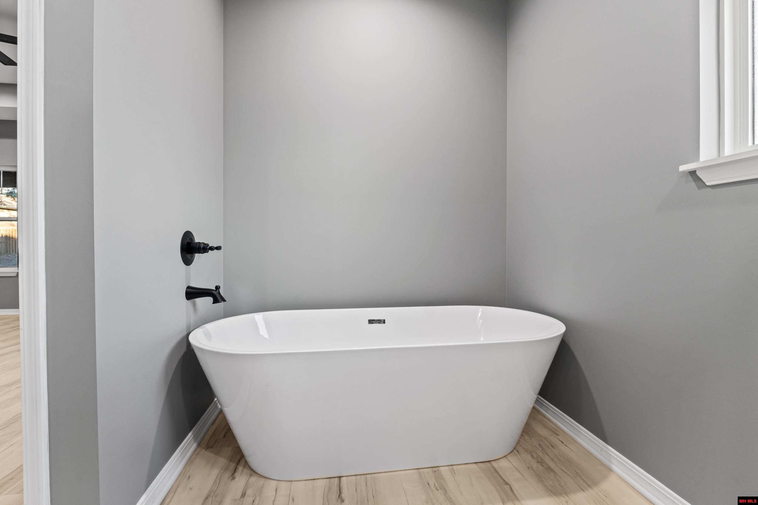 1368 Hampshire Circle